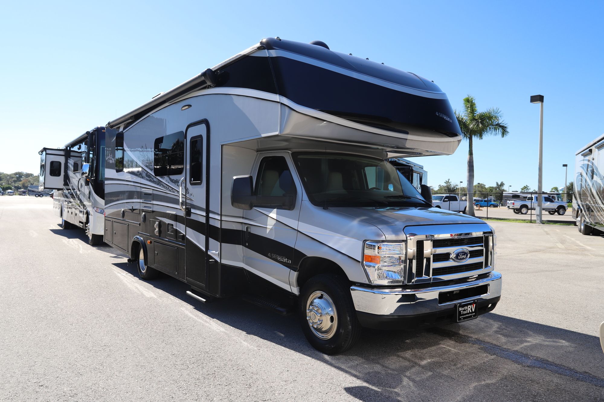 Used 2018 Dynamax Isata 4 25FWF Class C  For Sale