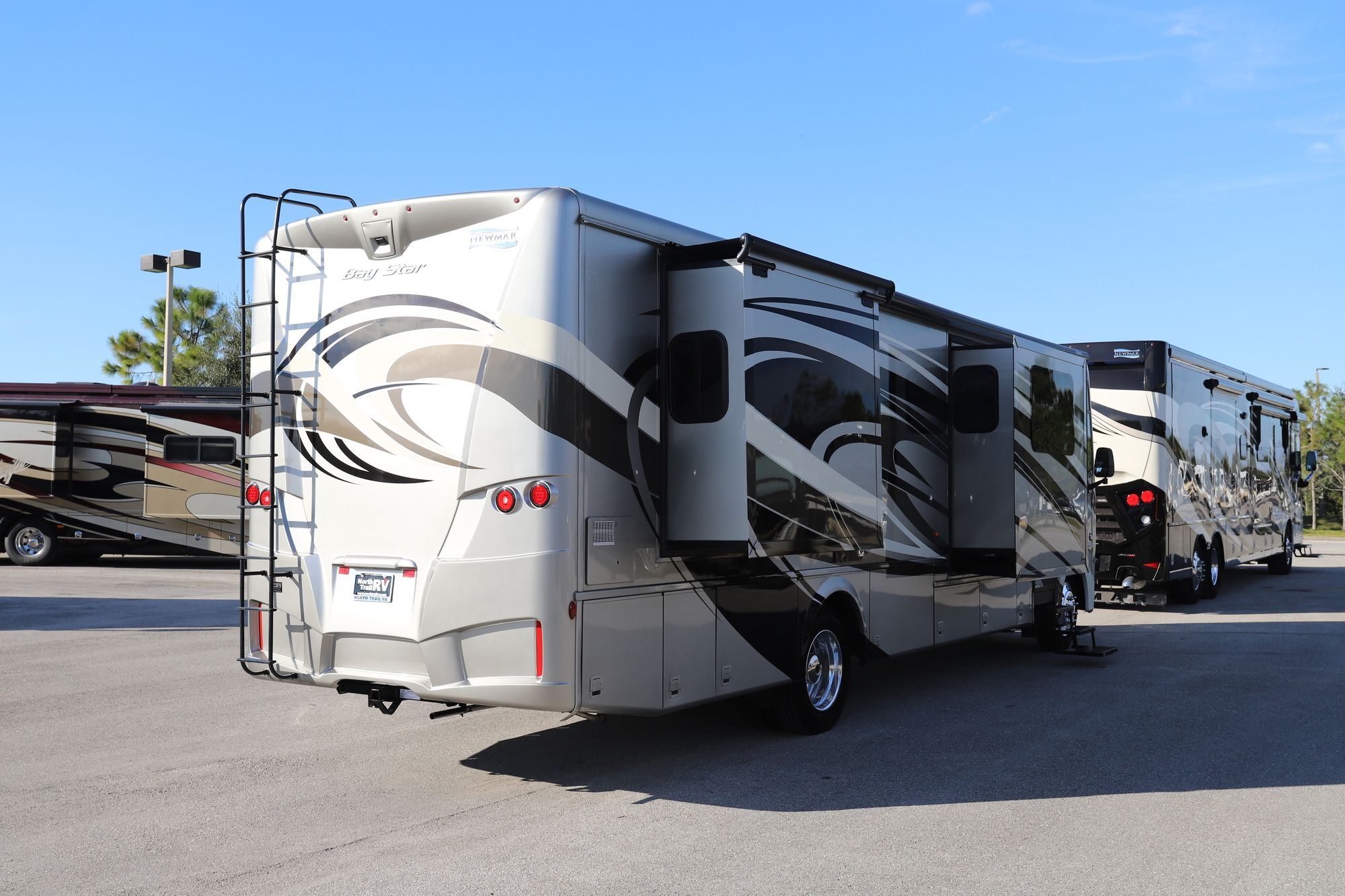 Used 2019 Newmar Bay Star 3408 Class A  For Sale