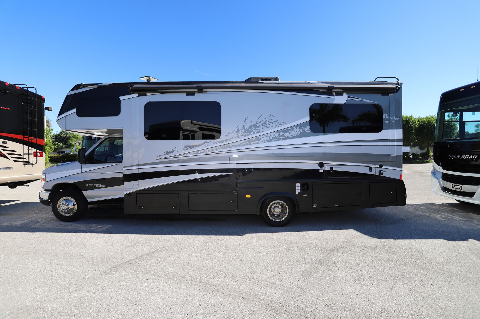 Used 2018 Dynamax Isata 4 25FWF Class C  For Sale