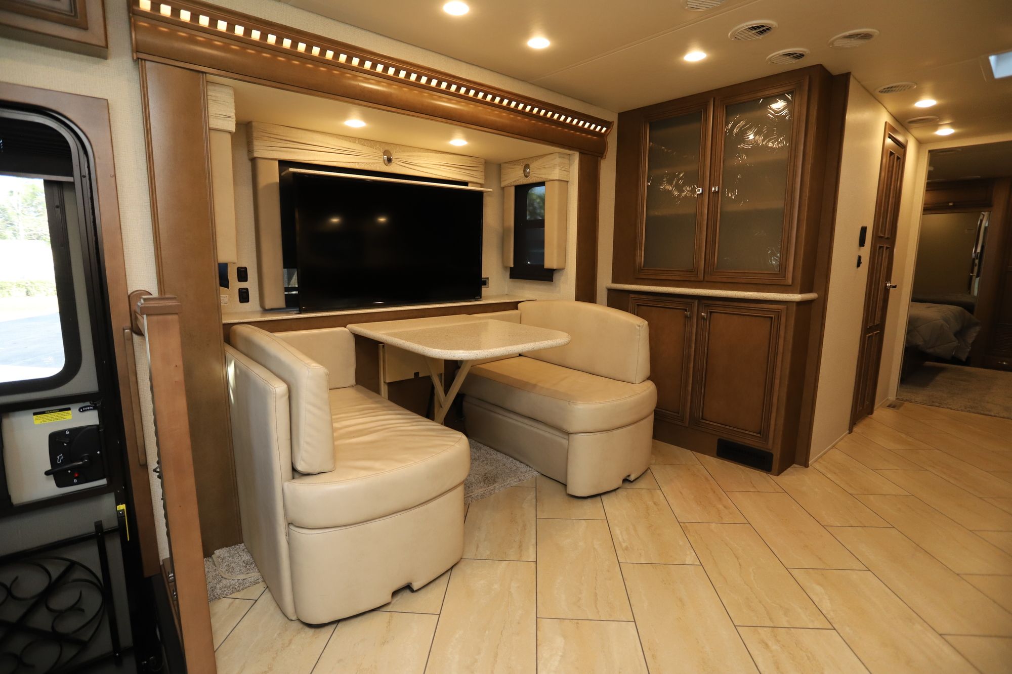 Used 2019 Newmar Bay Star 3408 Class A  For Sale