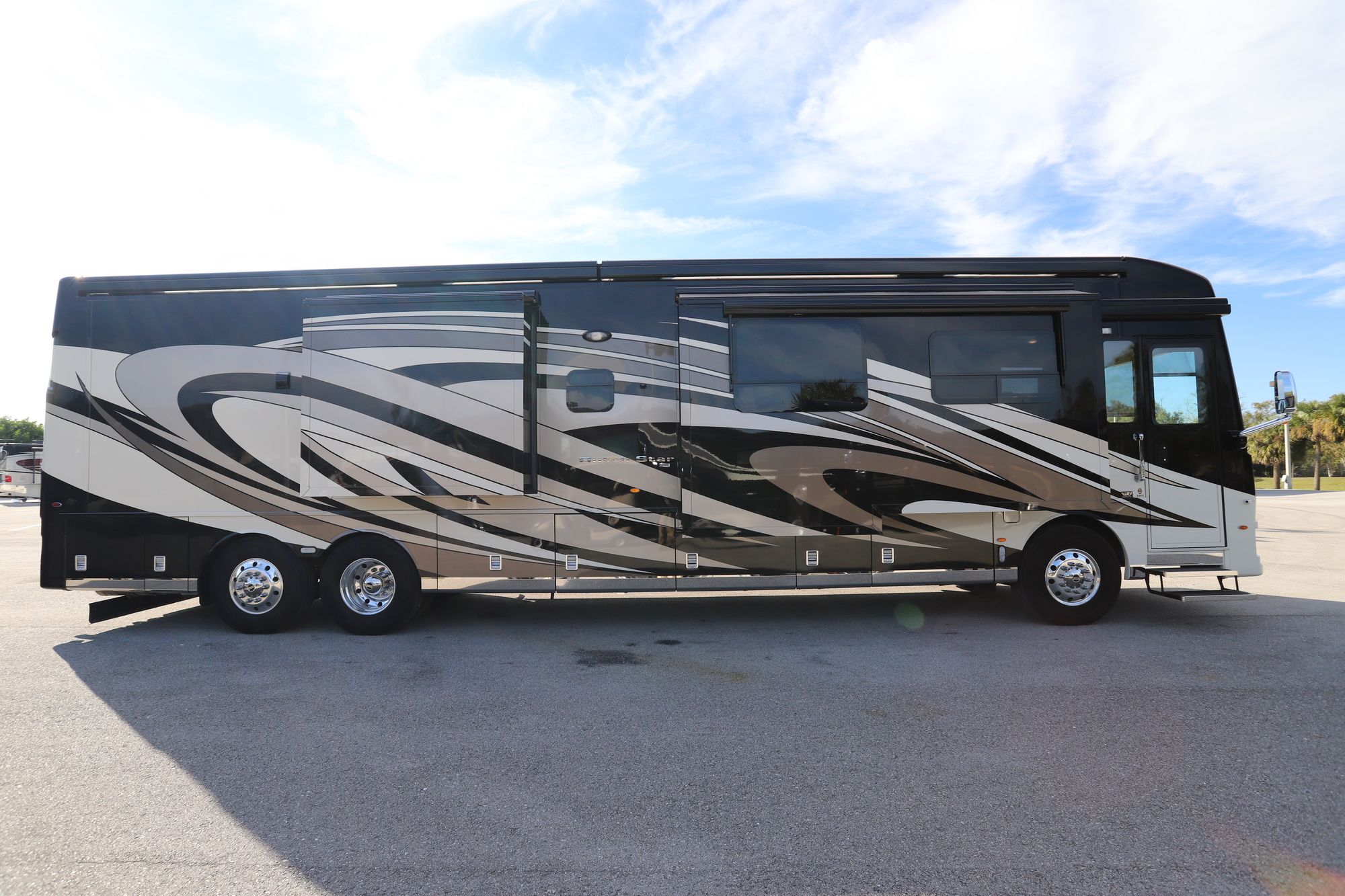 Used 2019 Newmar Dutch Star 4363 Class A  For Sale