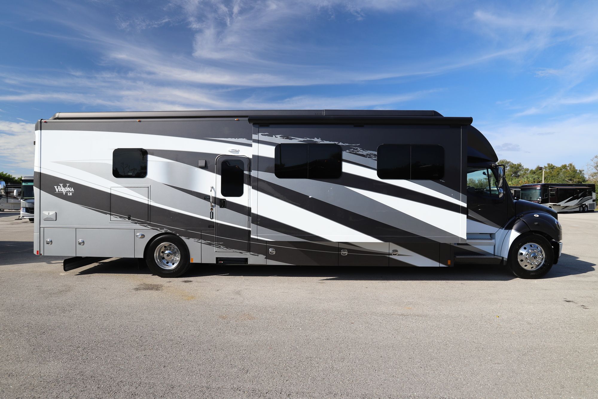 New 2021 Renegade Rv Verona Le 40LRB Super C  For Sale