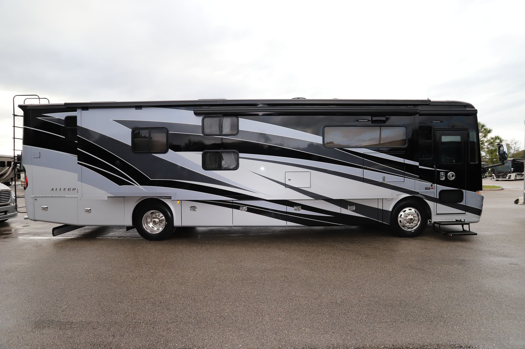 New 2021 Tiffin Motor Homes Allegro Red 38KA Class A  For Sale