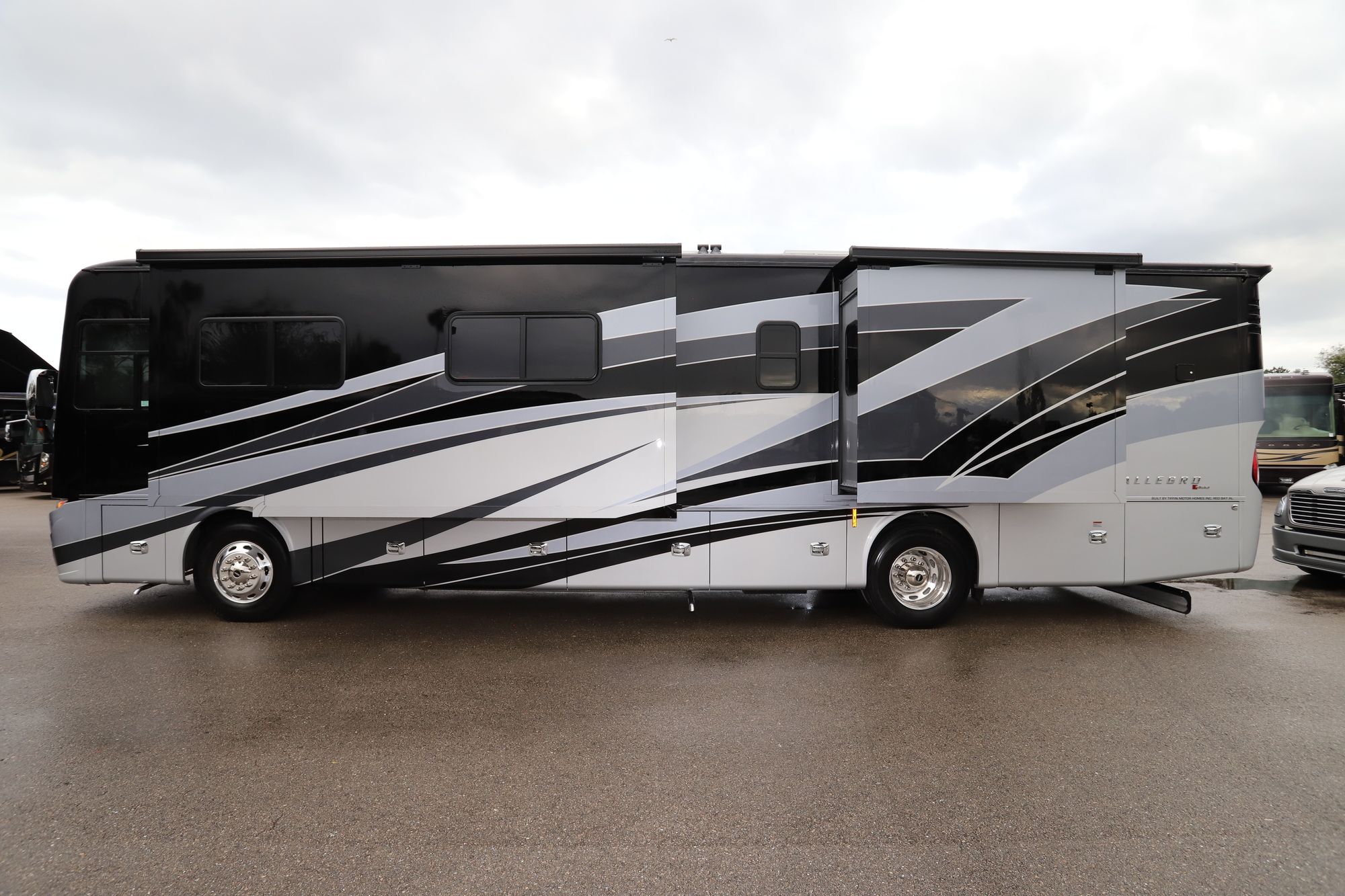 New 2021 Tiffin Motor Homes Allegro Red 38KA Class A  For Sale