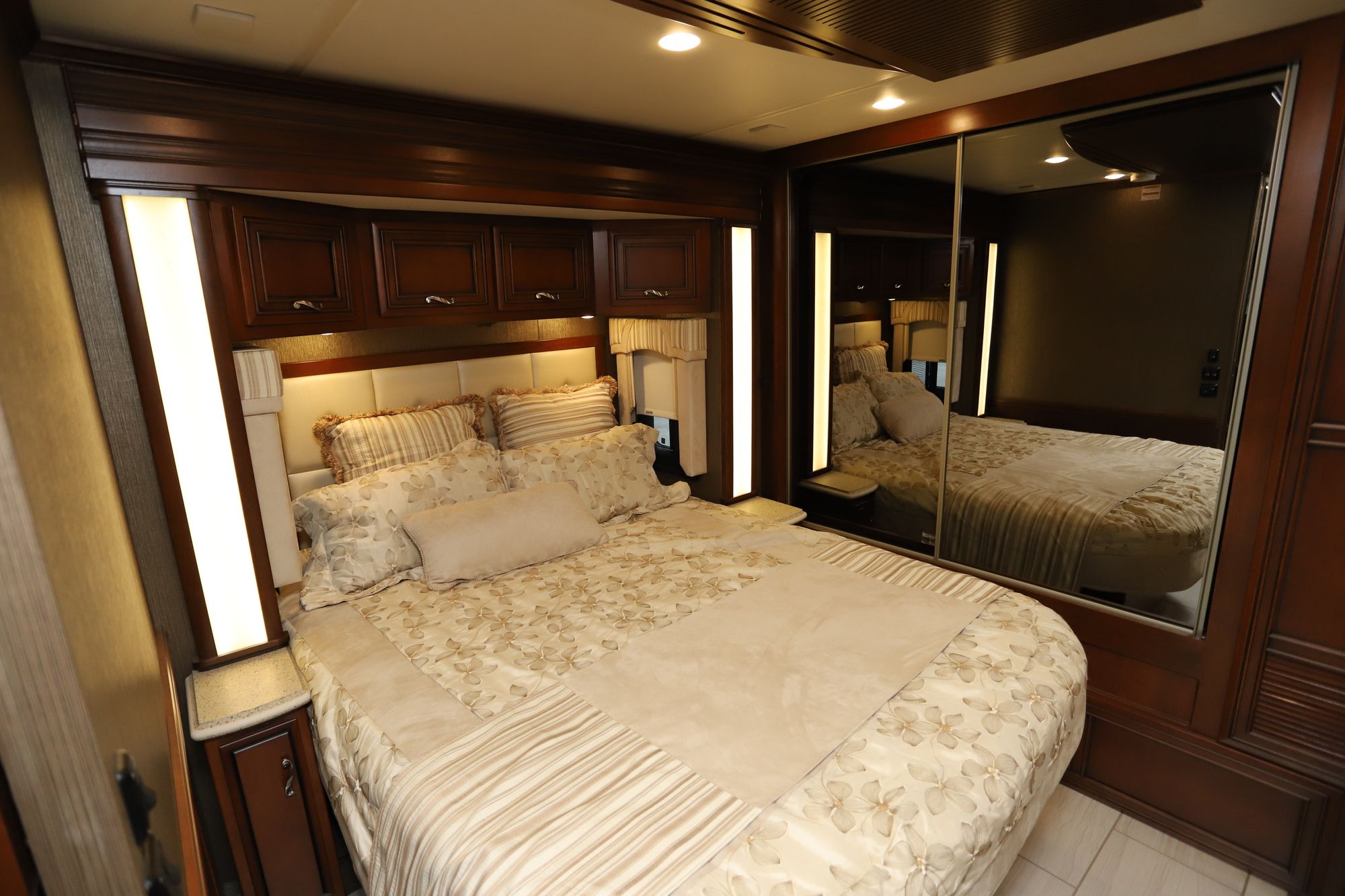 Used 2015 Newmar Ventana 3436 Class A  For Sale