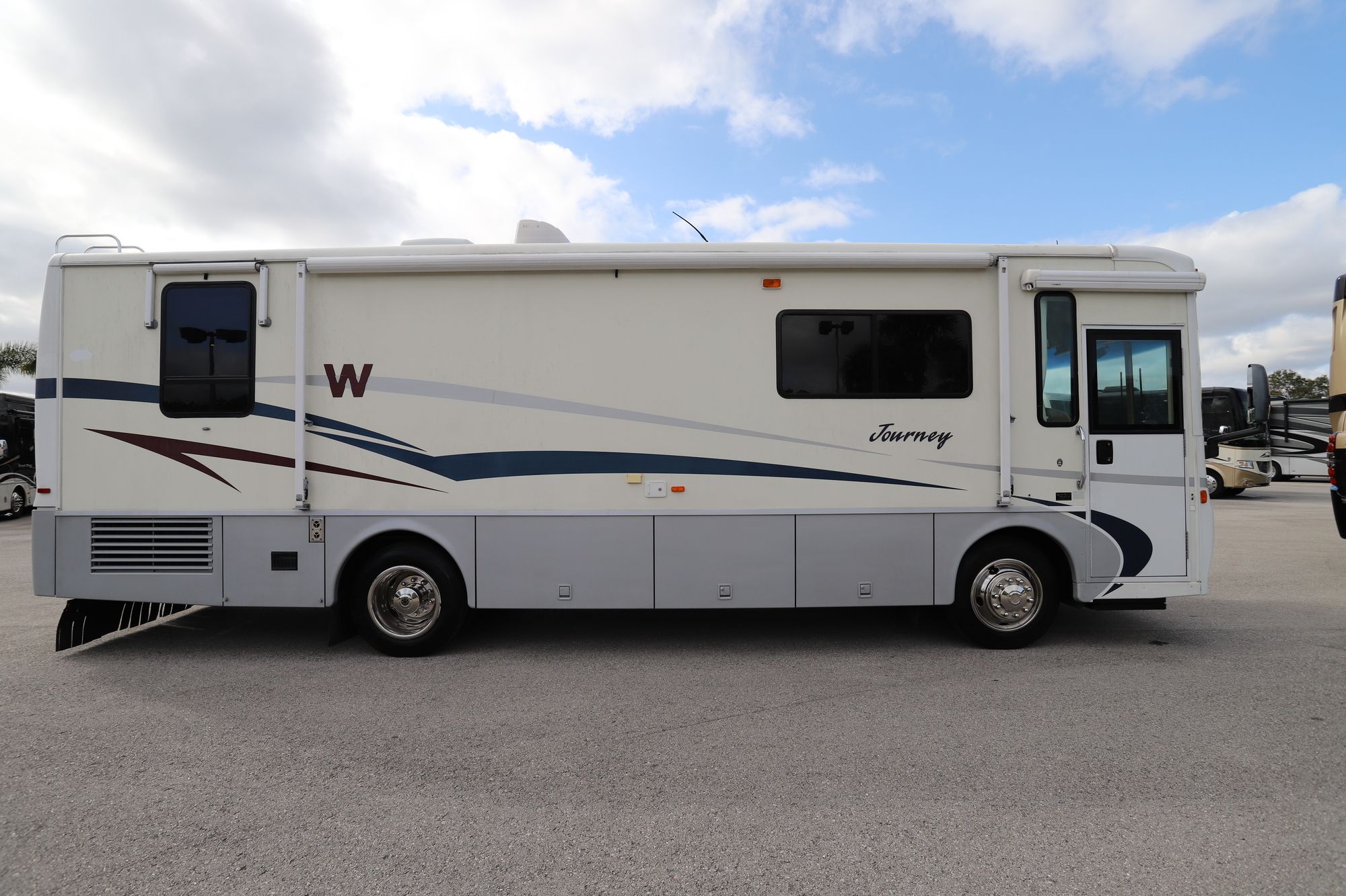 Used 2001 Winnebago Journey 32T Class A  For Sale