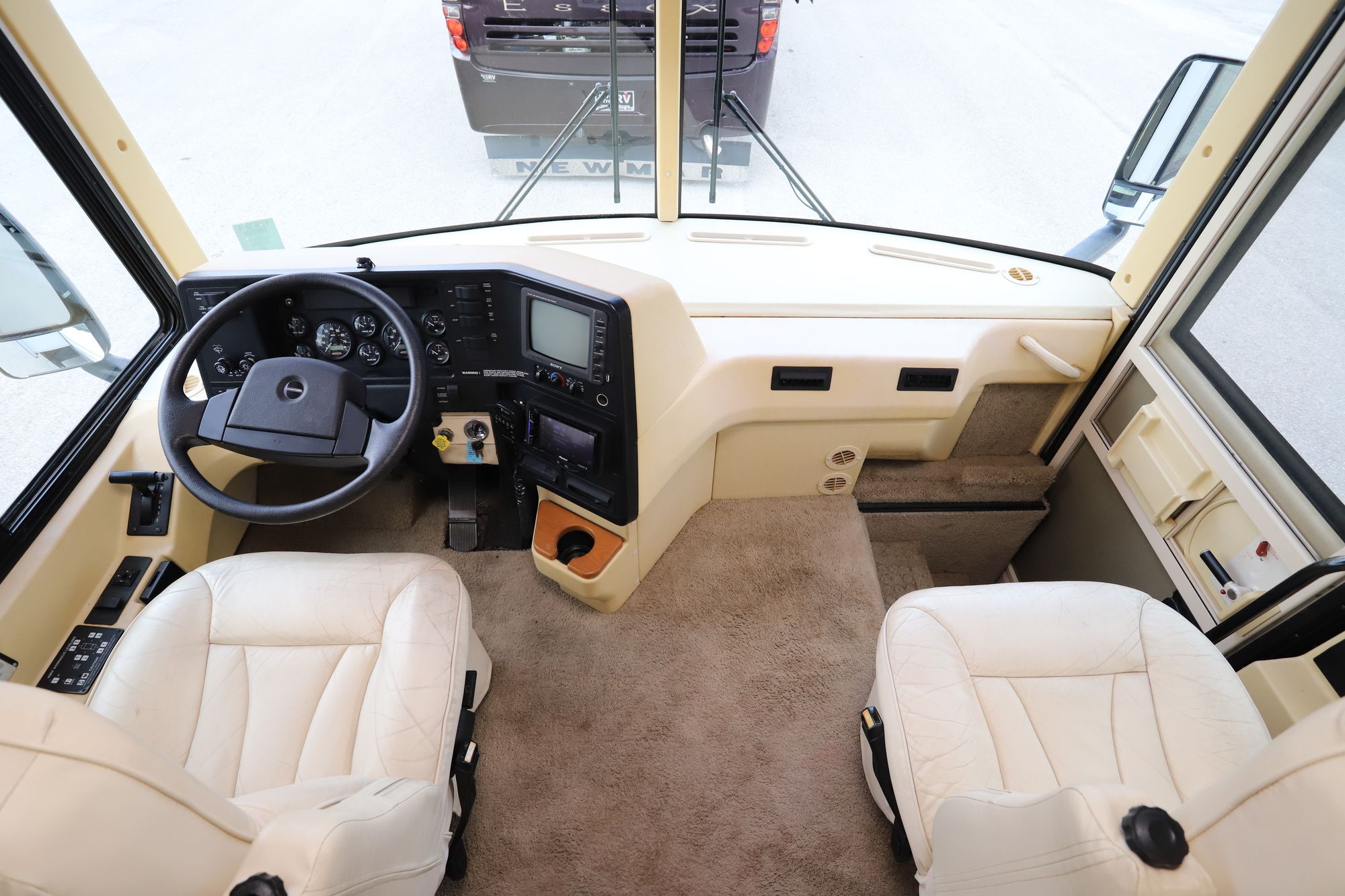 Used 2001 Winnebago Journey 32T Class A  For Sale