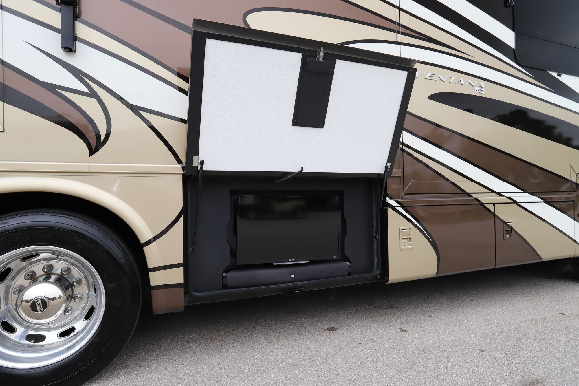 Used 2015 Newmar Ventana 3436 Class A  For Sale
