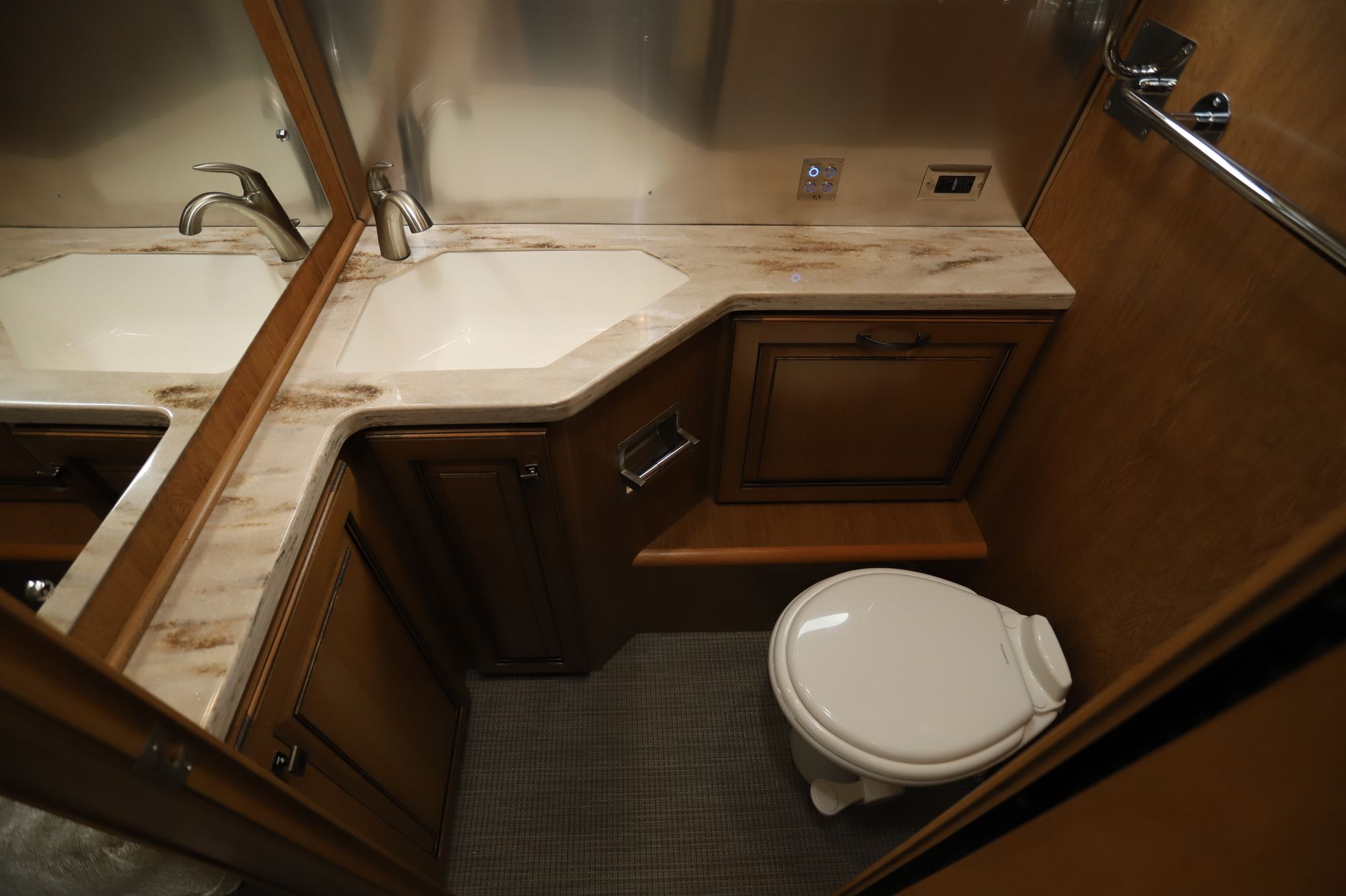 Used 2019 Airstream Classic 30RB Travel Trailer  For Sale