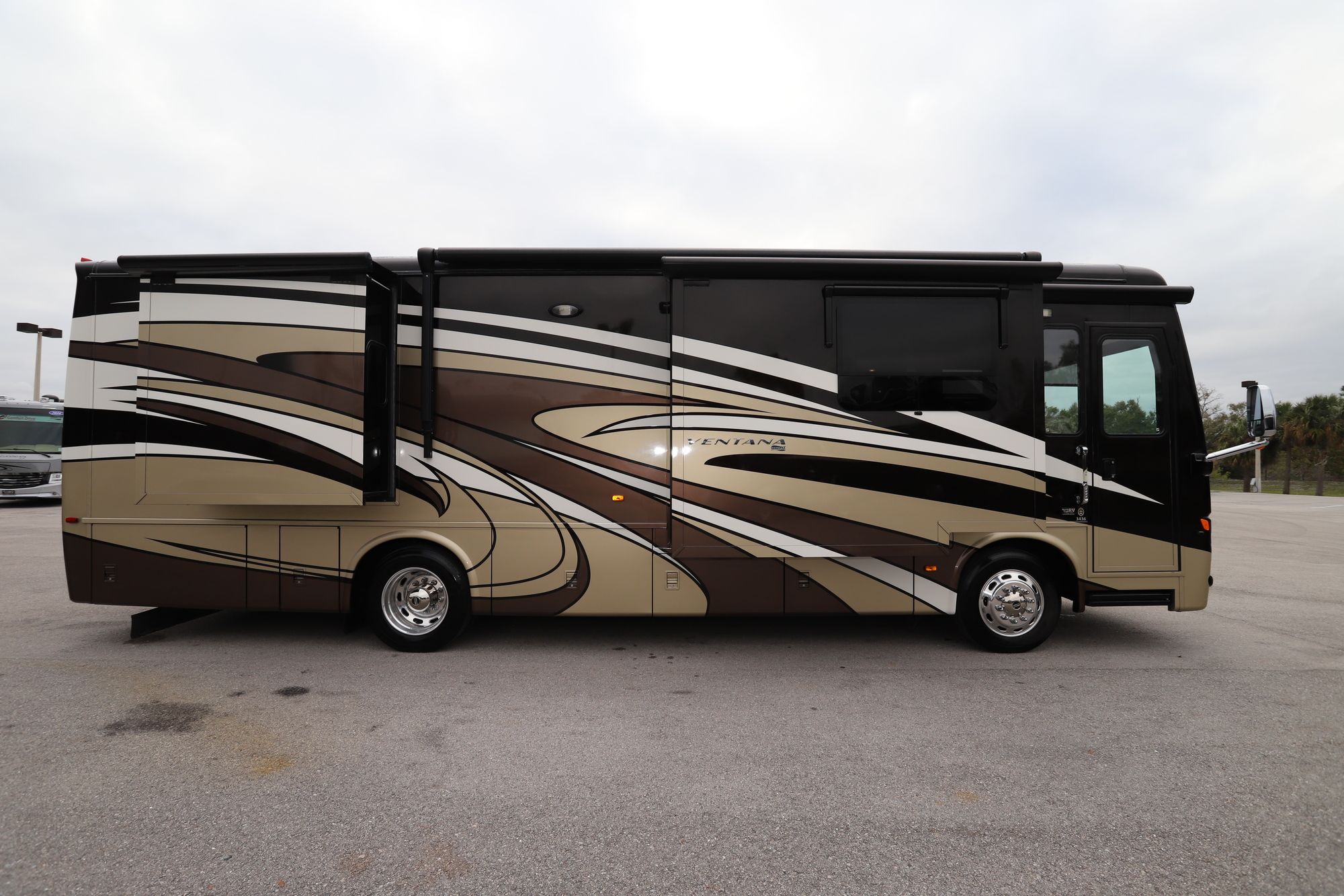 Used 2015 Newmar Ventana 3436 Class A  For Sale
