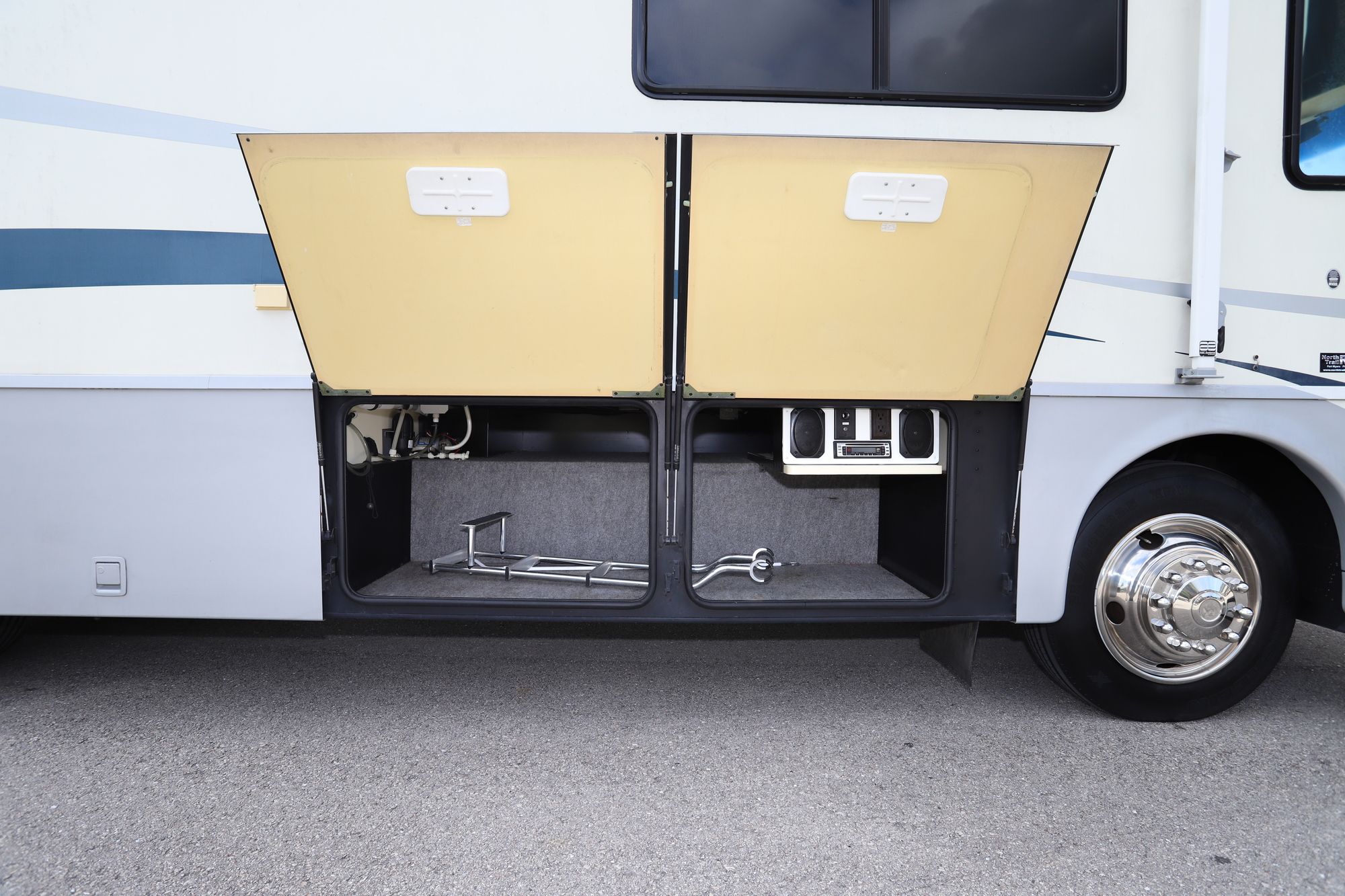 Used 2001 Winnebago Journey 32T Class A  For Sale