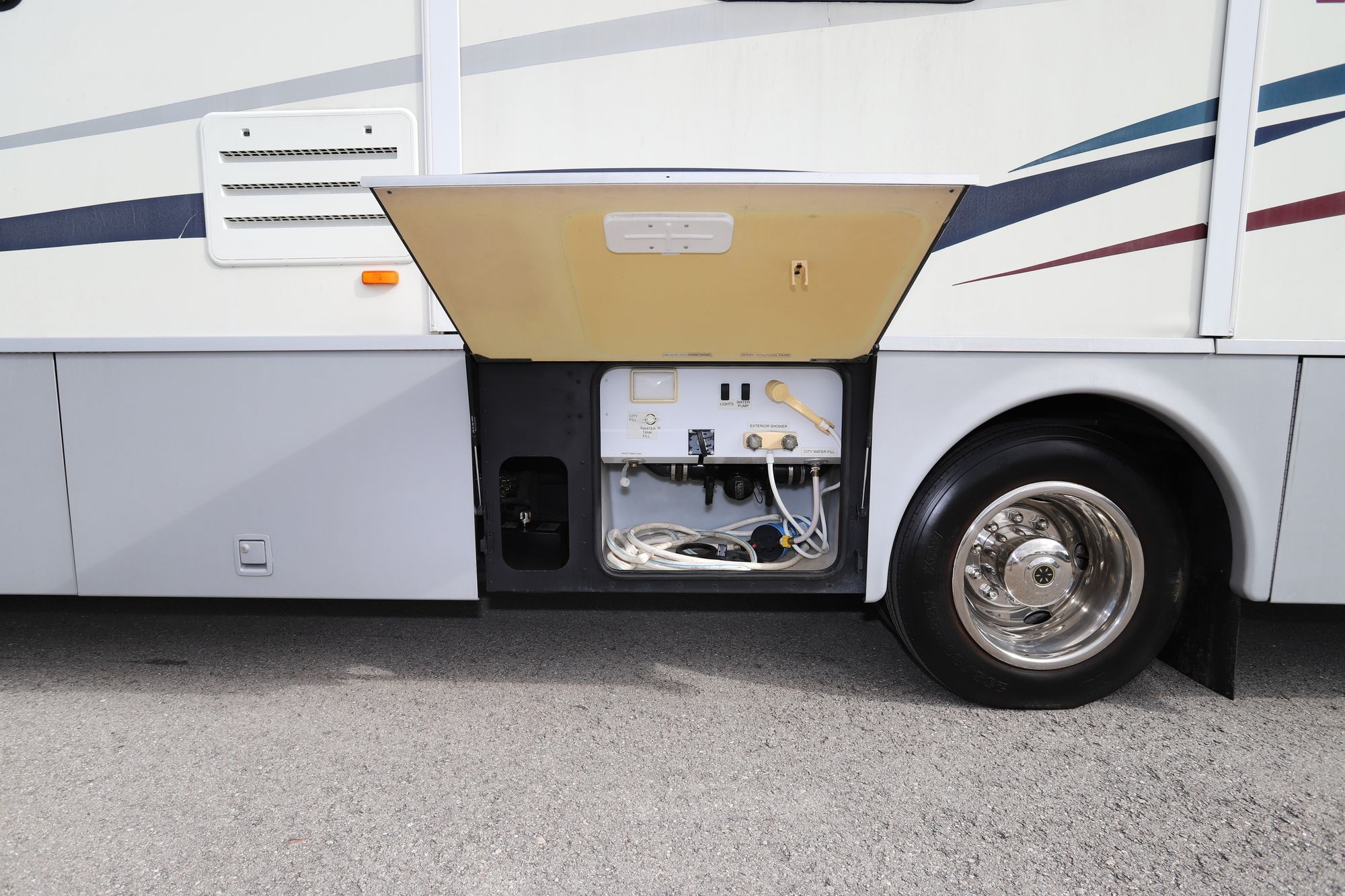 Used 2001 Winnebago Journey 32T Class A  For Sale
