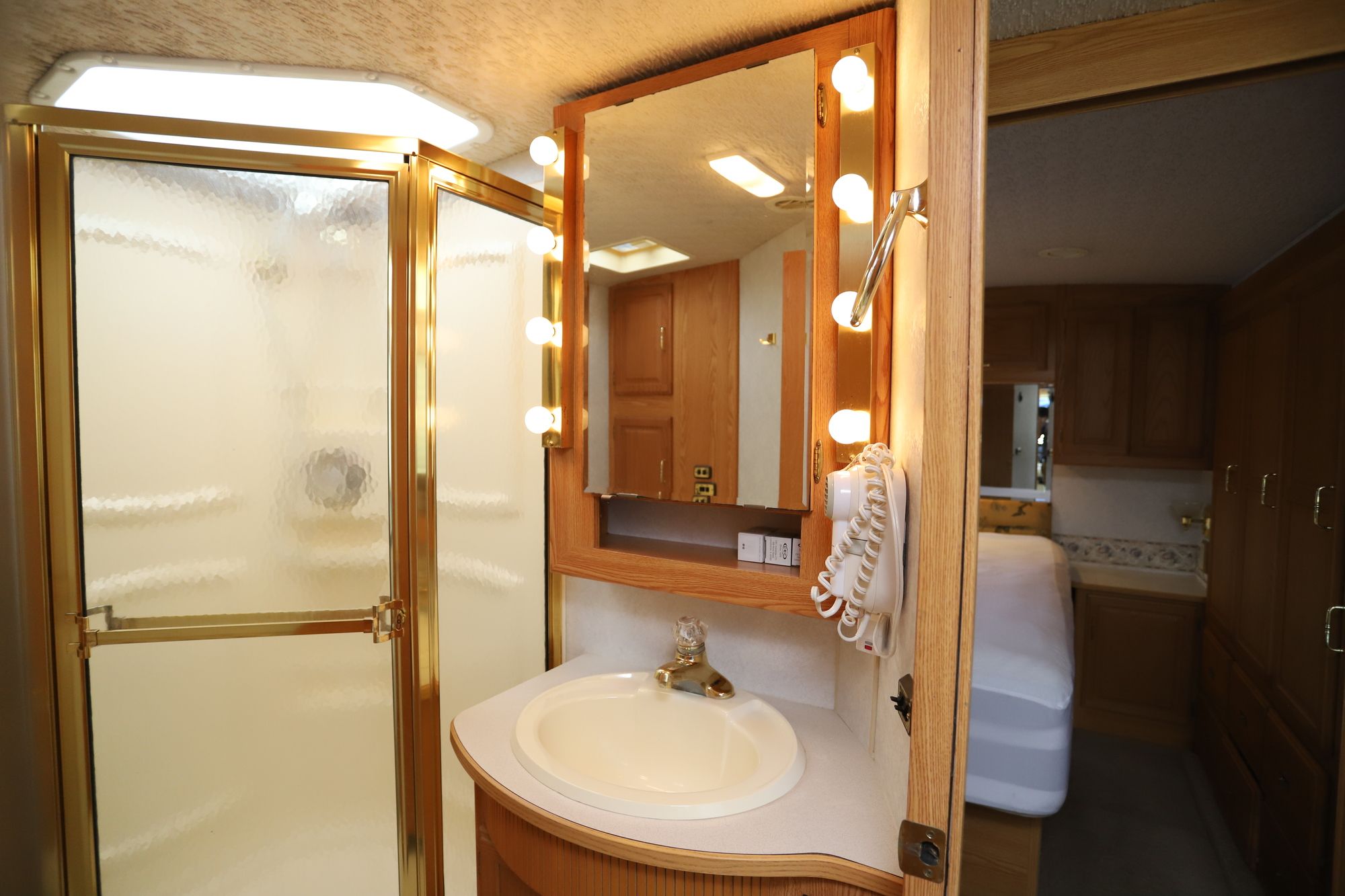 Used 2001 Winnebago Journey 32T Class A  For Sale