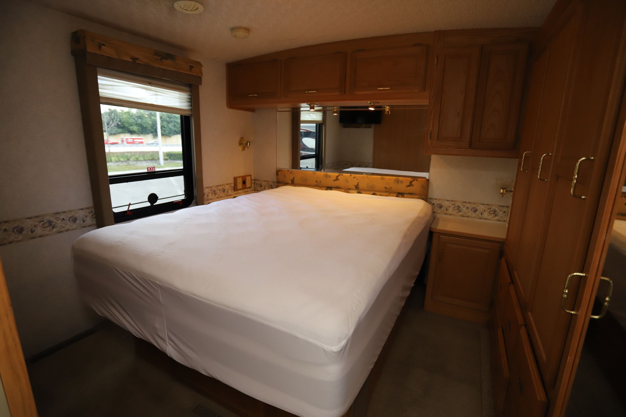 Used 2001 Winnebago Journey 32T Class A  For Sale