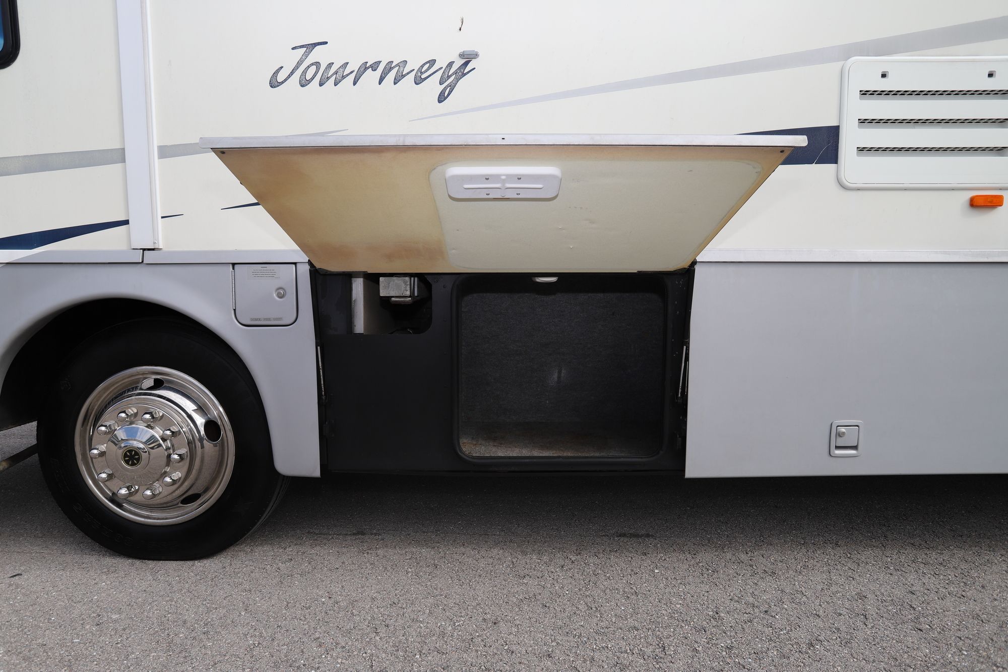 Used 2001 Winnebago Journey 32T Class A  For Sale