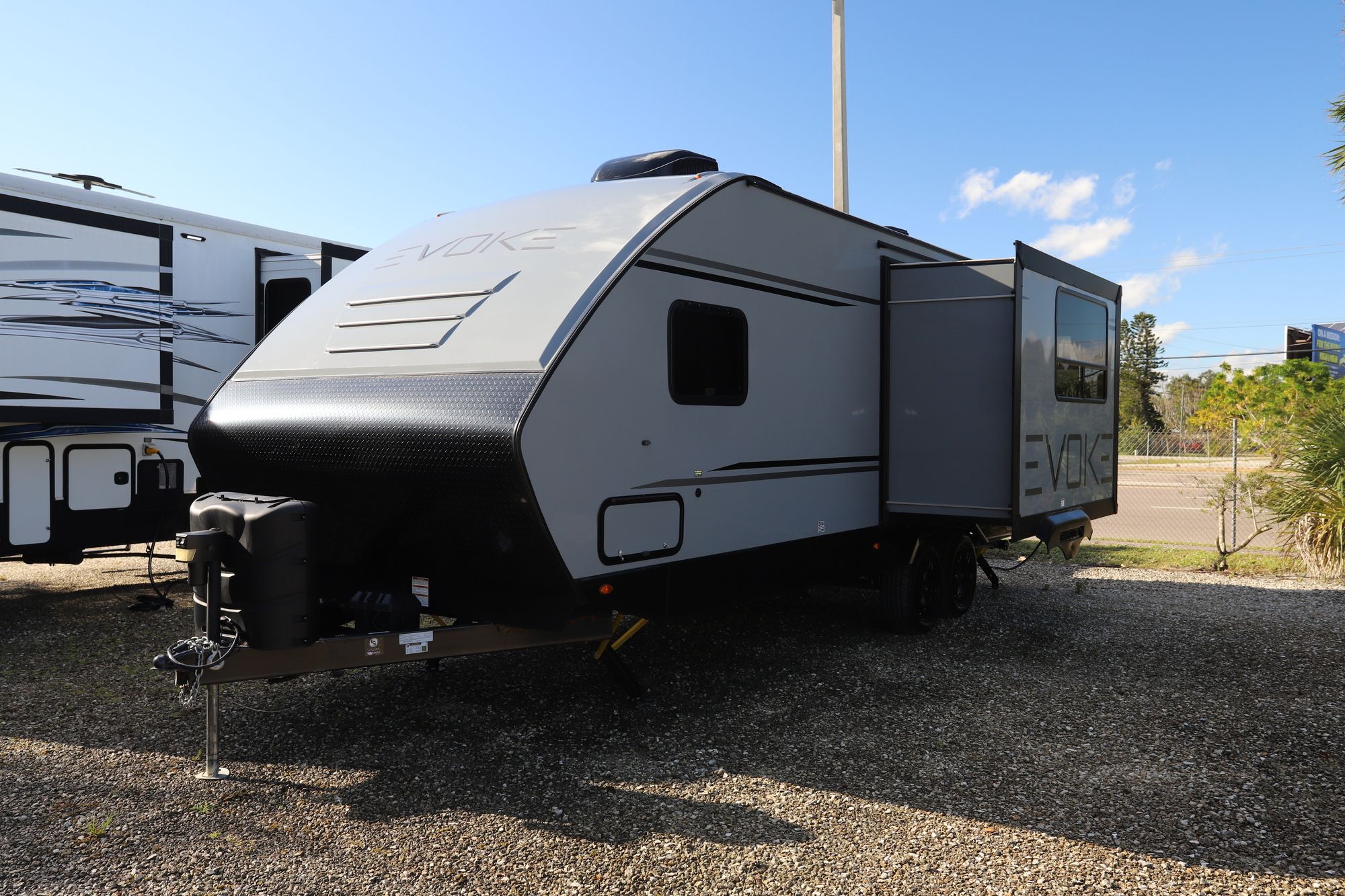 Used 2020 Travel Lite Evoke 27A Travel Trailer  For Sale