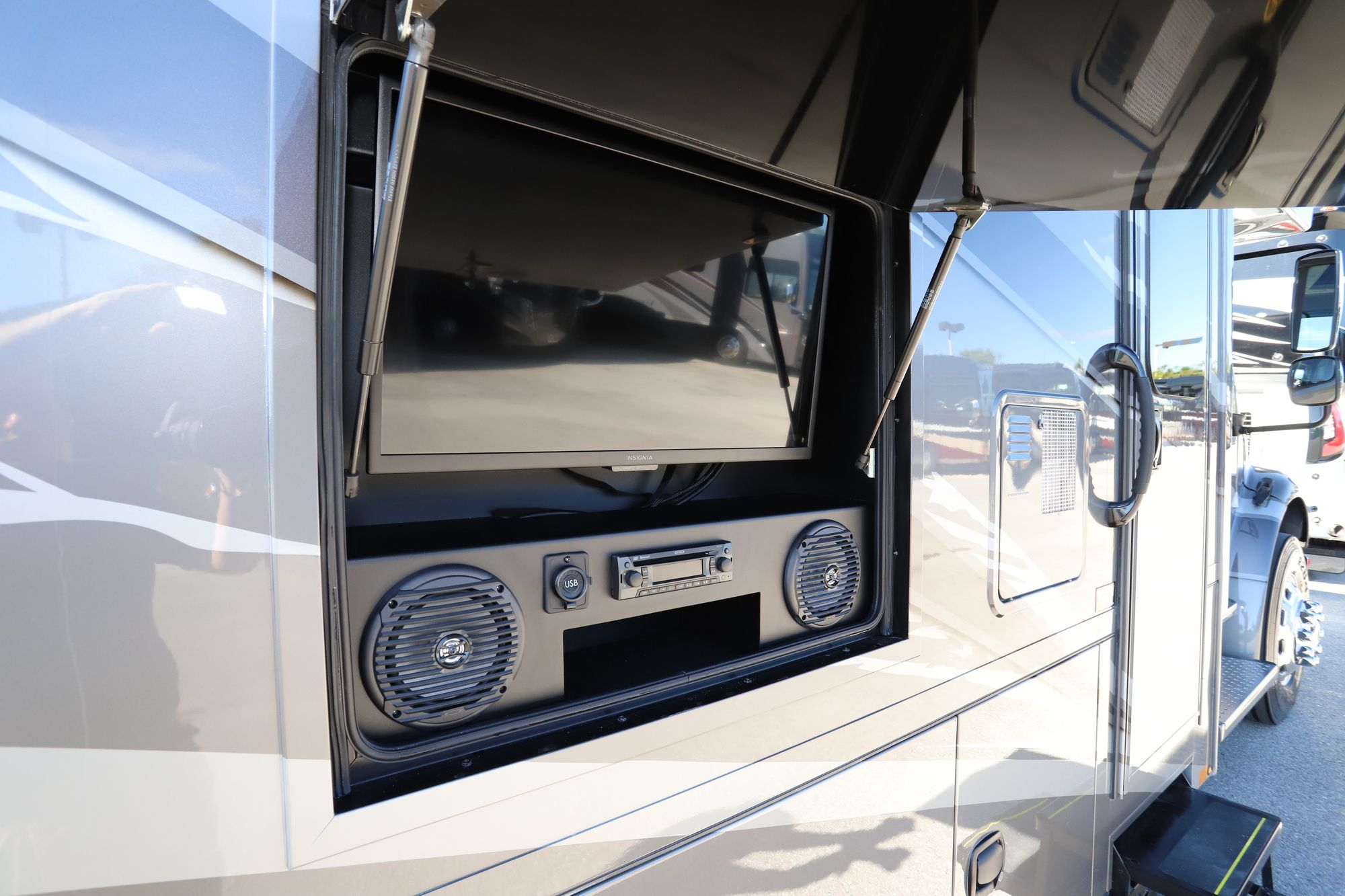 New 2021 Renegade Rv Valencia 38RW Super C  For Sale