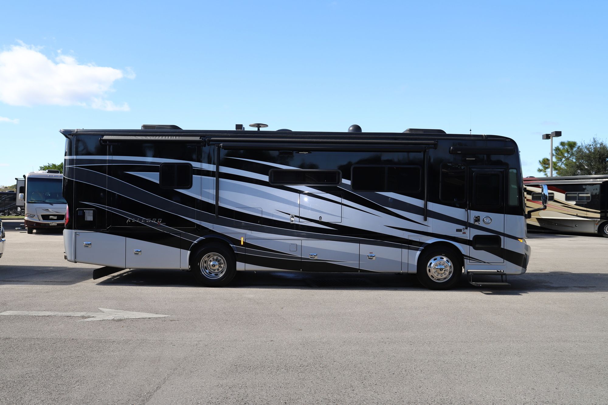 Used 2019 Tiffin Motor Homes Allegro Red 33AA Class A  For Sale