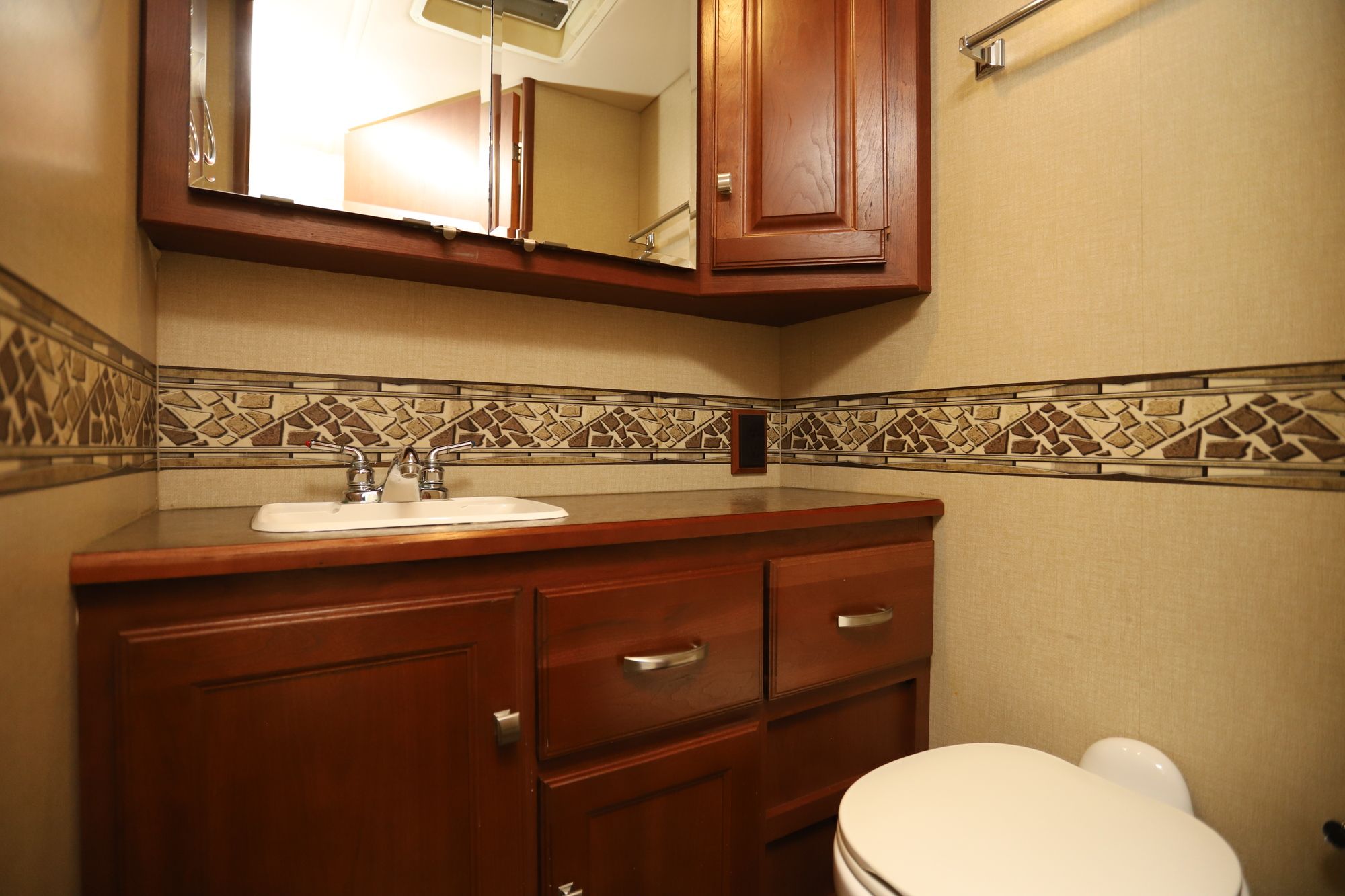 Used 2015 Itasca Sun Star 30T Class A  For Sale