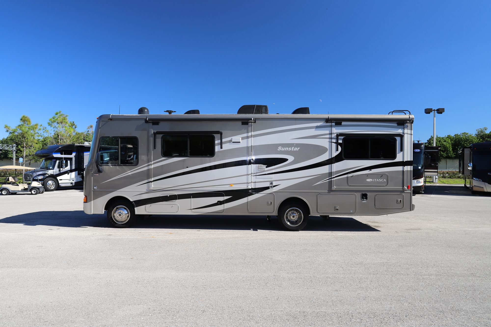 Used 2015 Itasca Sun Star 30T Class A  For Sale