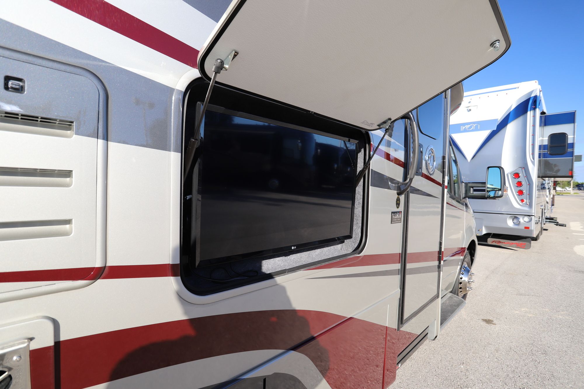 Used 2020 Tiffin Motor Homes Wayfarer 25RW Class C  For Sale