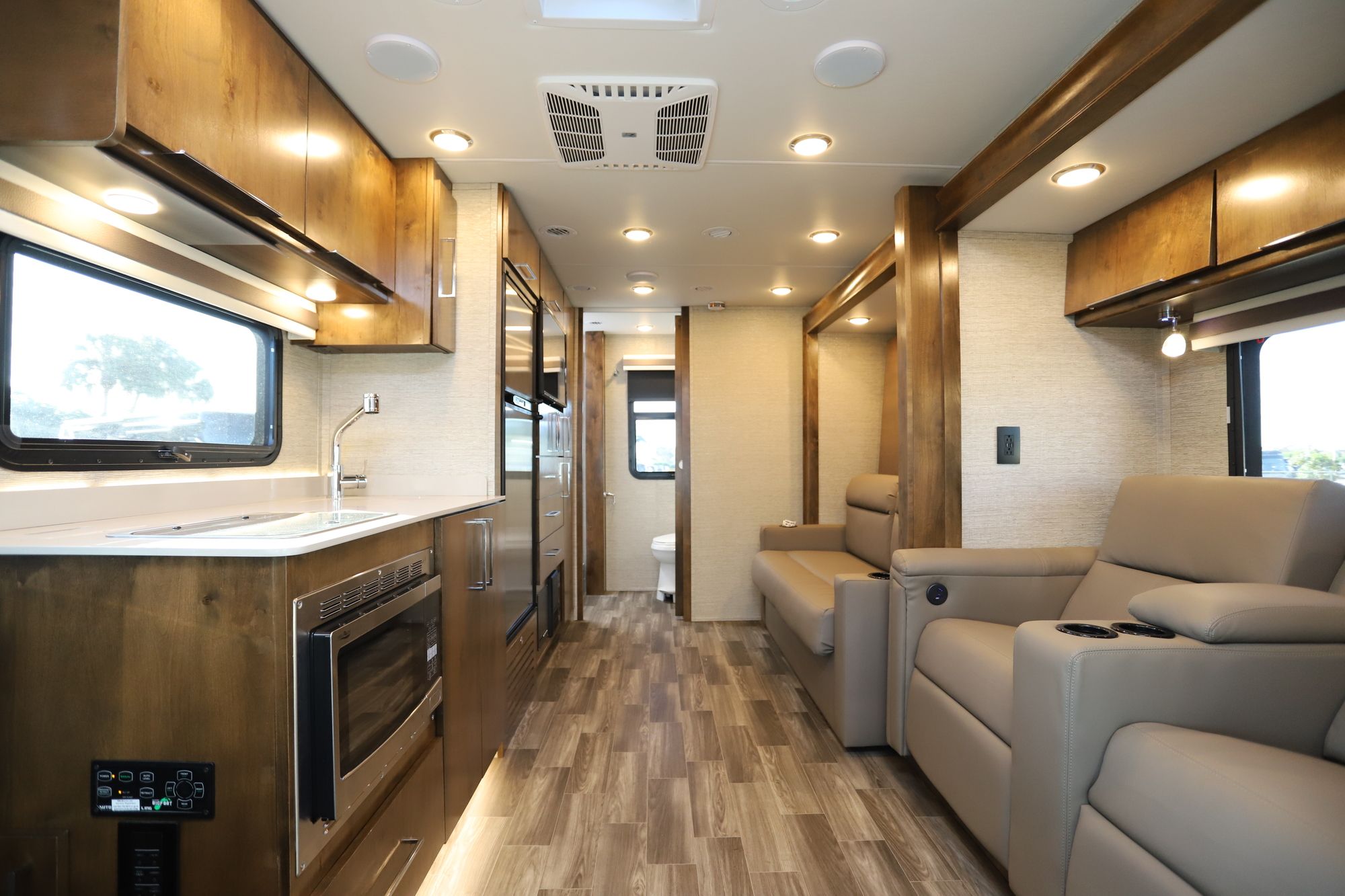 Used 2020 Tiffin Motor Homes Wayfarer 25RW Class C  For Sale