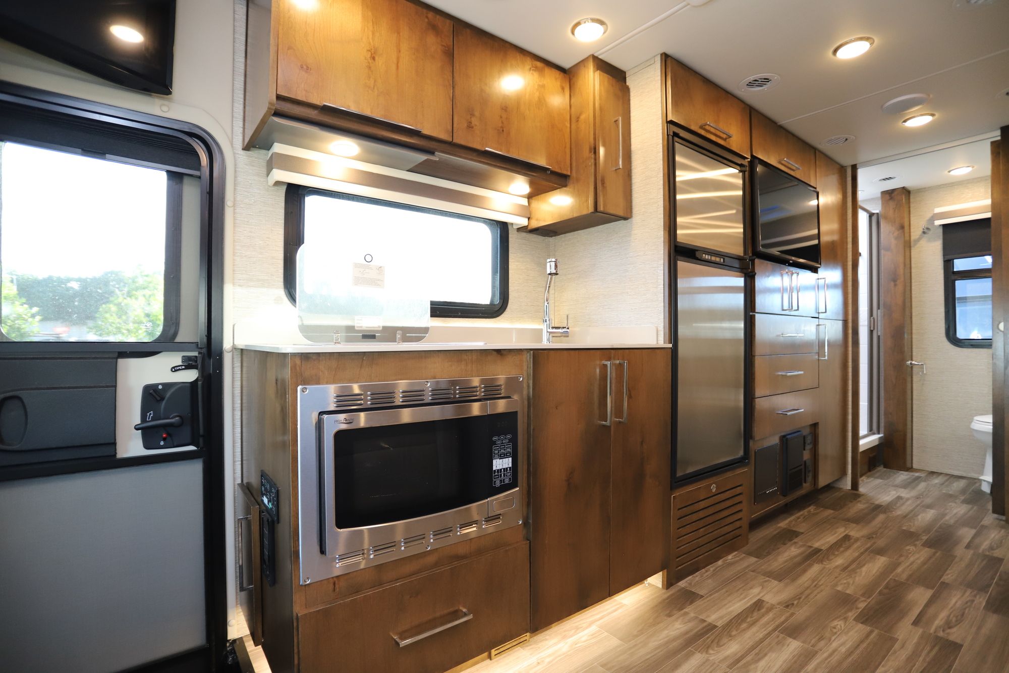 Used 2020 Tiffin Motor Homes Wayfarer 25RW Class C  For Sale