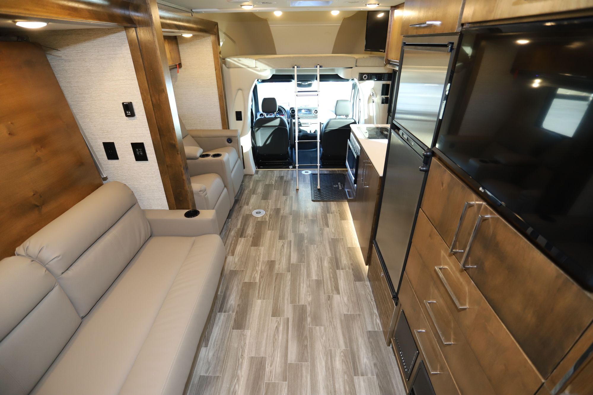 Used 2020 Tiffin Motor Homes Wayfarer 25RW Class C  For Sale