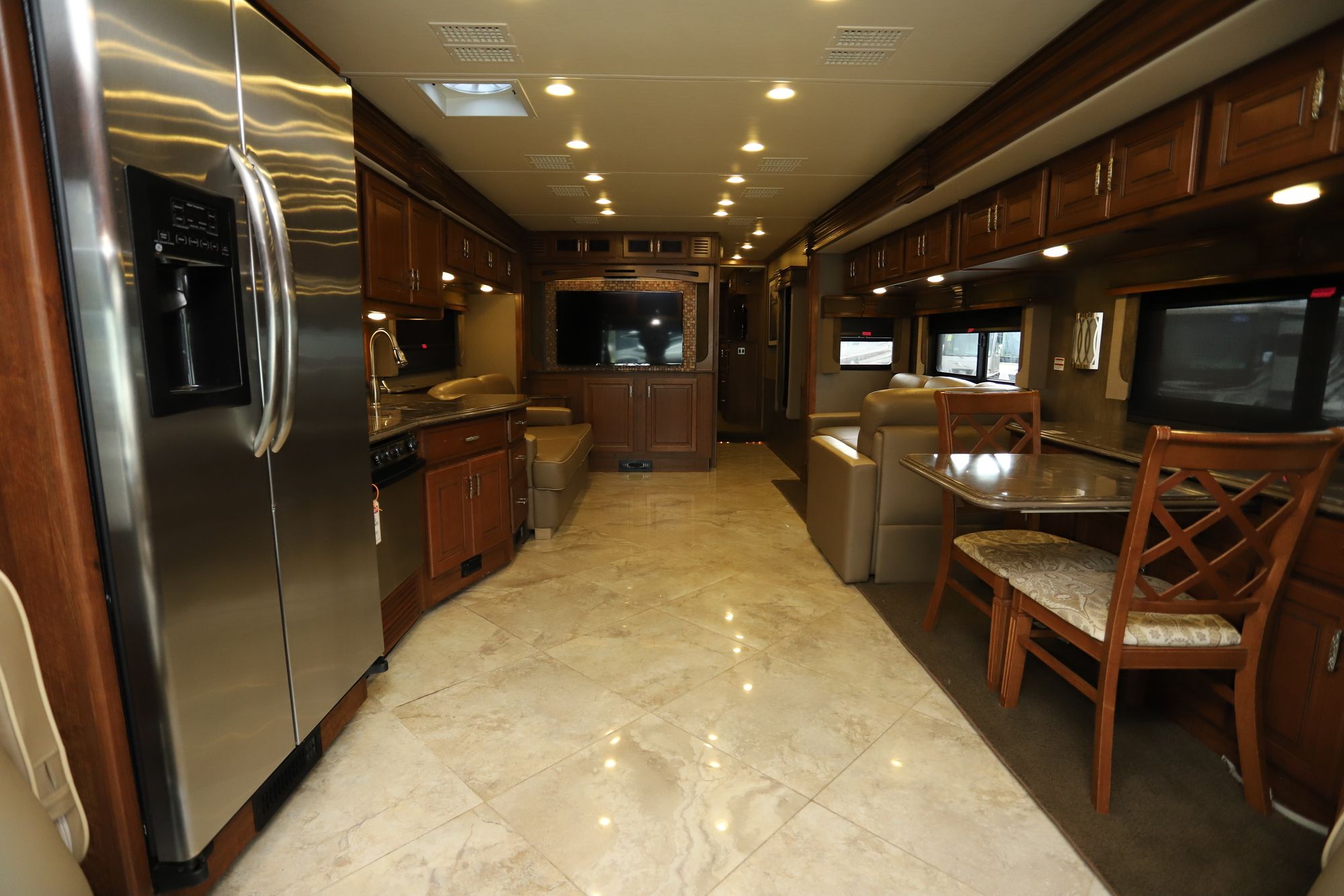 Used 2014 Fleetwood Discovery 40X Class A  For Sale