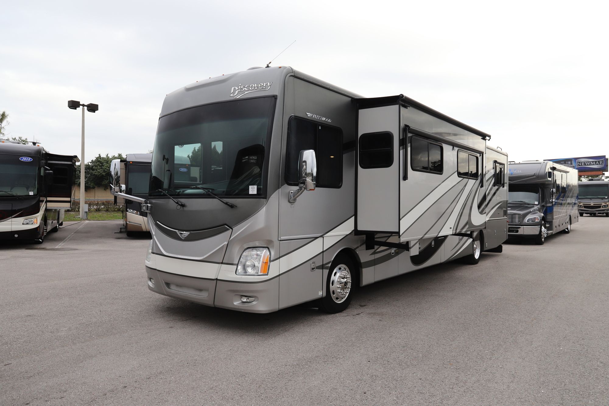 Used 2014 Fleetwood Discovery 40X Class A  For Sale