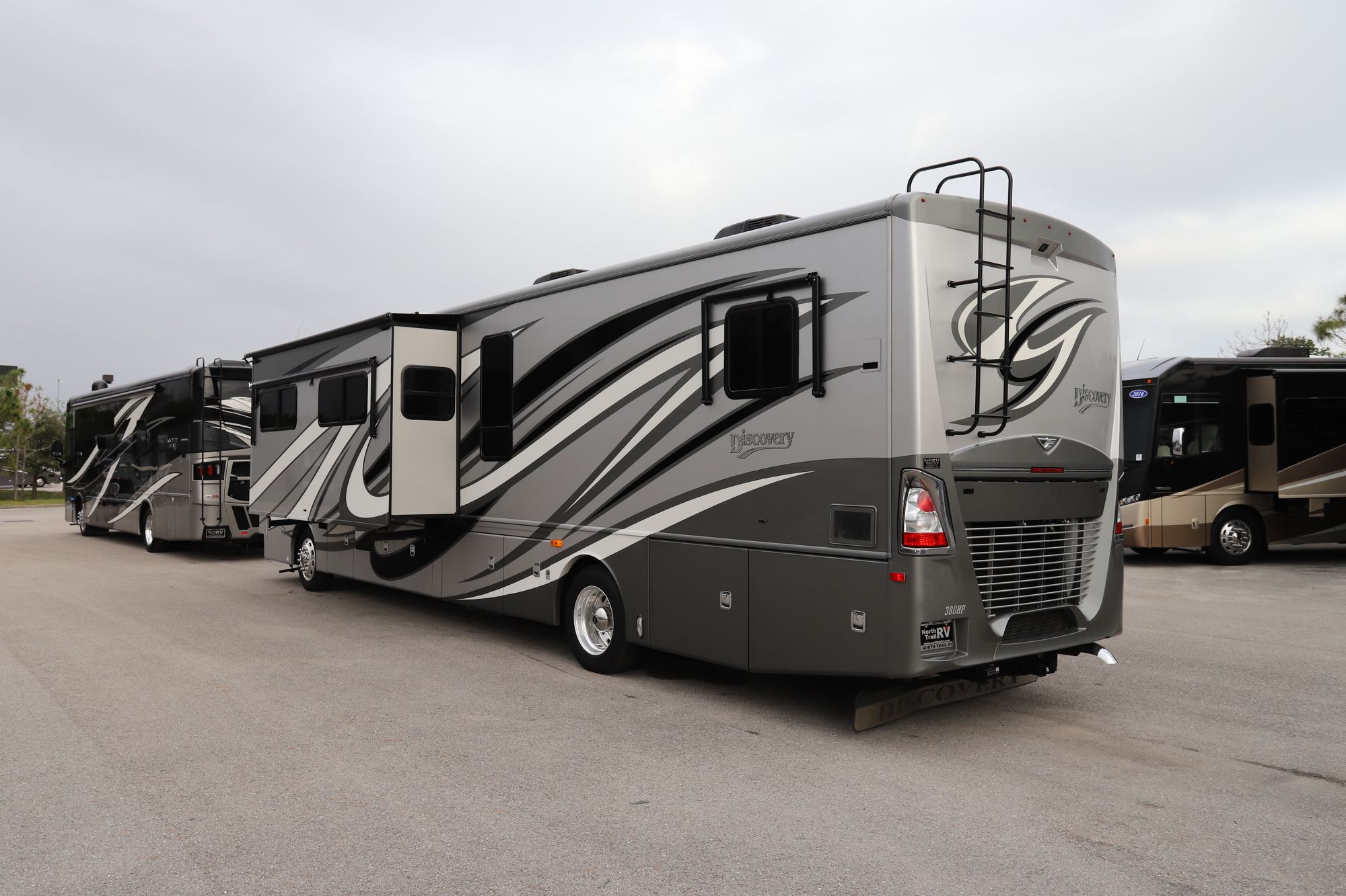 Used 2014 Fleetwood Discovery 40X Class A  For Sale