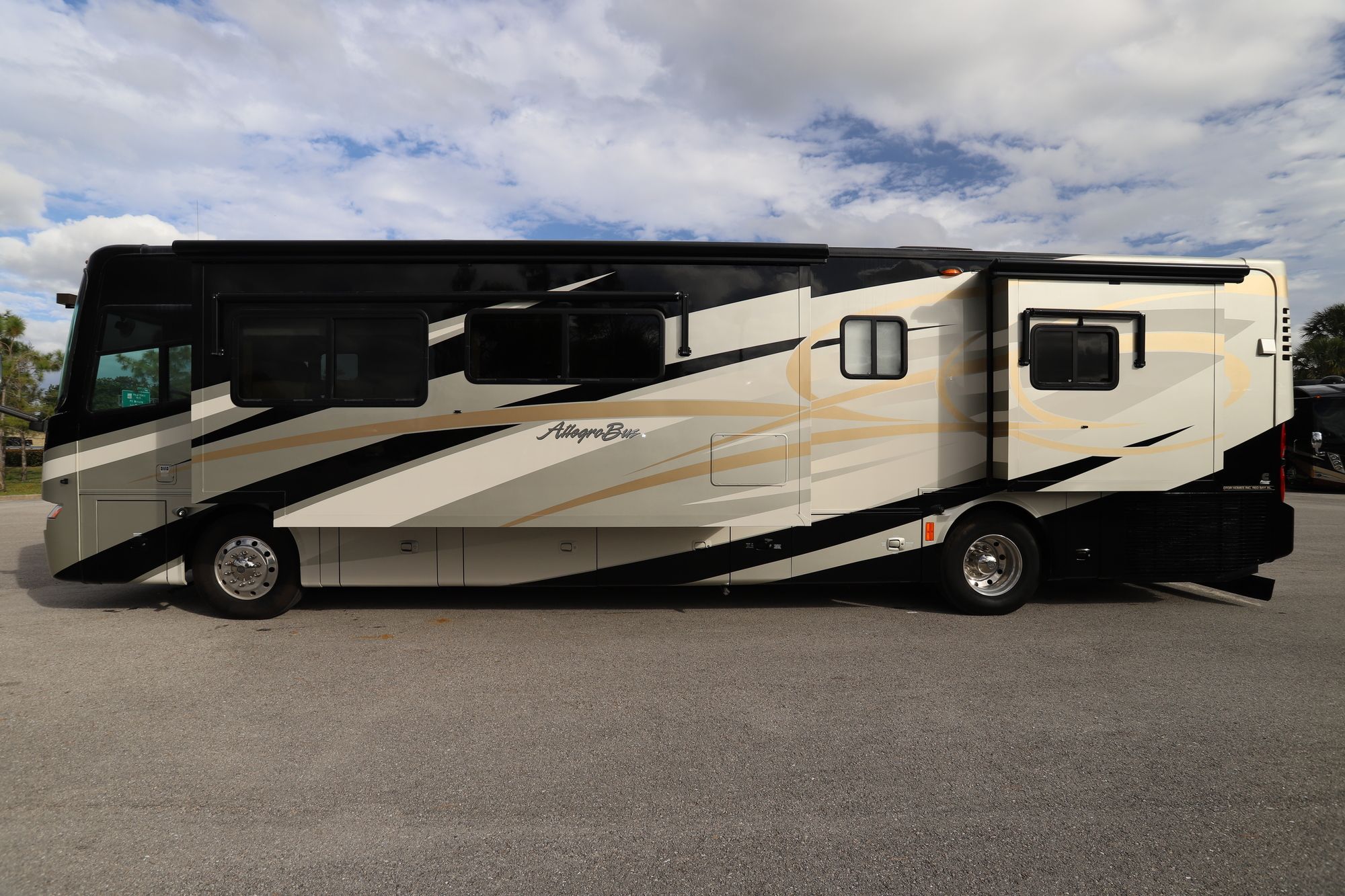 Used 2011 Tiffin Motor Homes Allegro Bus 40QXP Class A  For Sale