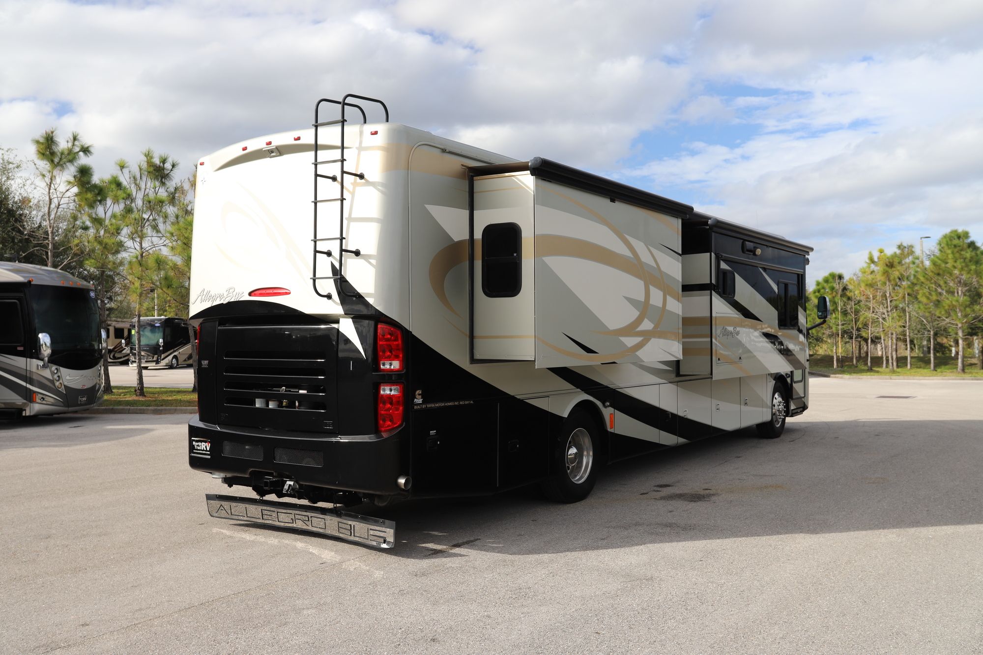 Used 2011 Tiffin Motor Homes Allegro Bus 40QXP Class A  For Sale