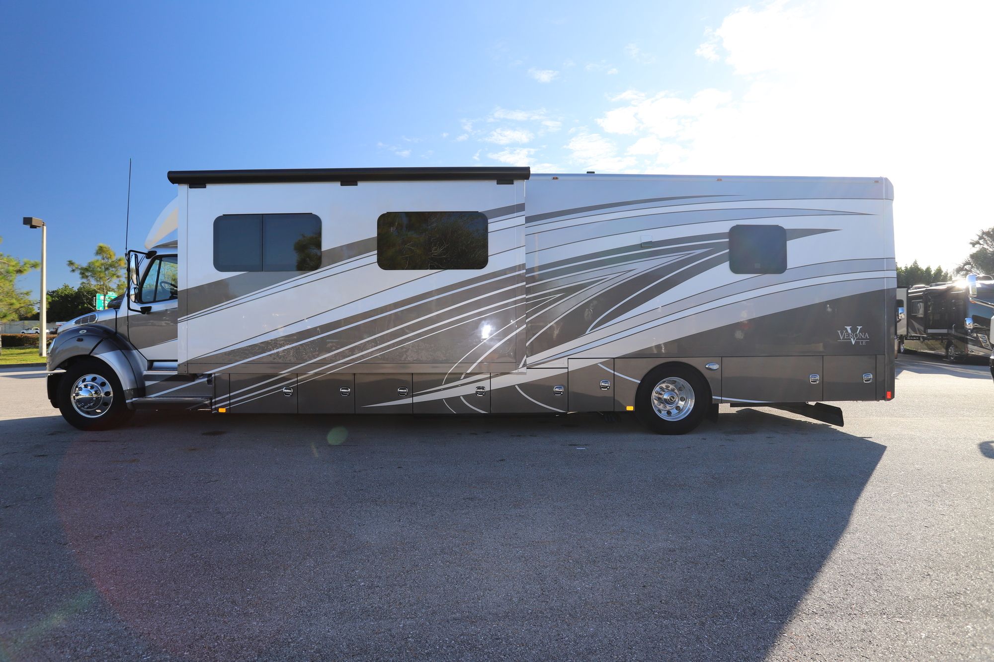 Used 2017 Renegade Rv Verona Le 40LTS Super C  For Sale