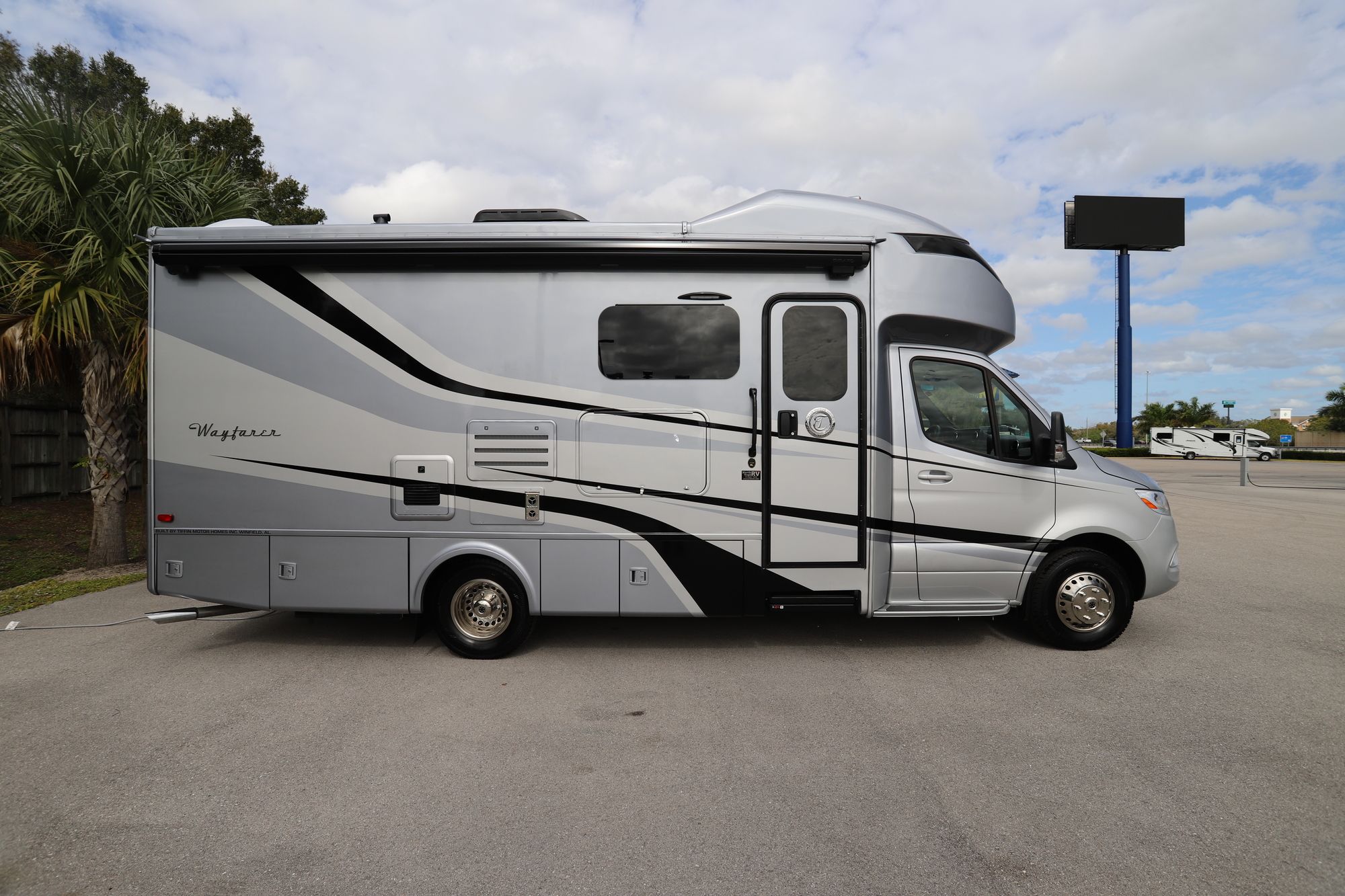 Used 2020 Tiffin Motor Homes Wayfarer 25RW Class C  For Sale