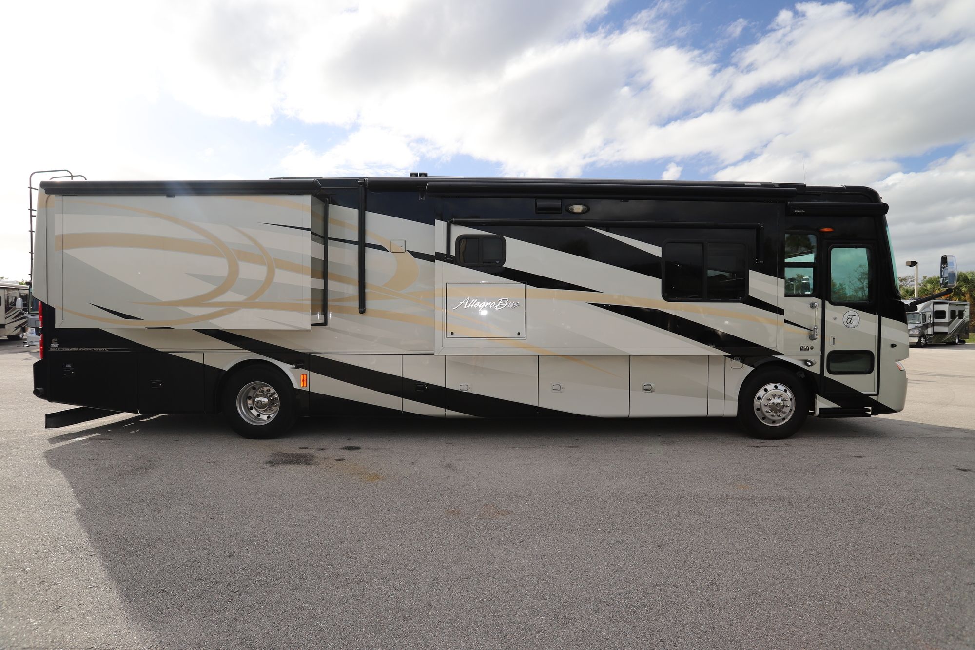 Used 2011 Tiffin Motor Homes Allegro Bus 40QXP Class A  For Sale