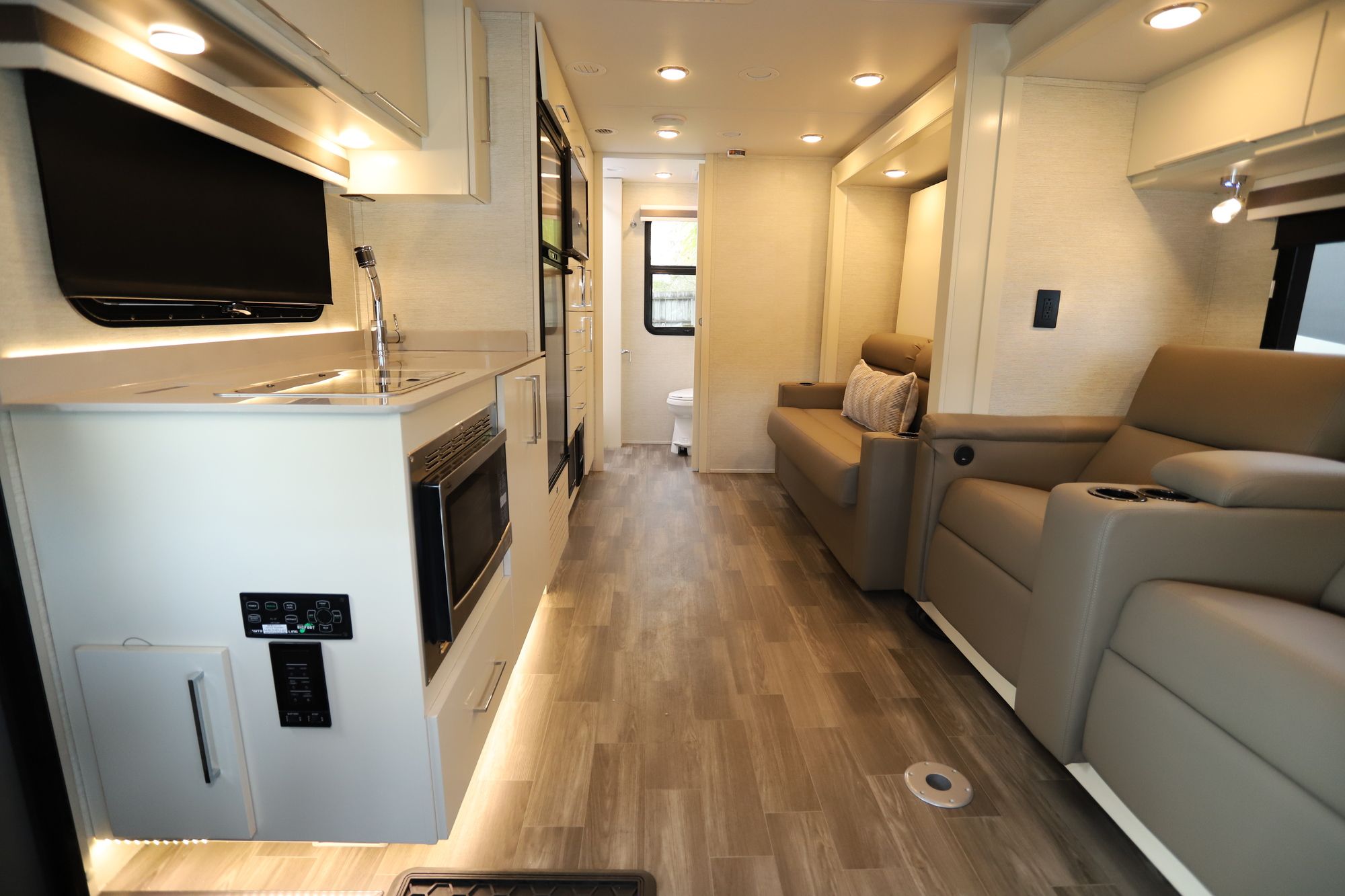 Used 2020 Tiffin Motor Homes Wayfarer 25RW Class C  For Sale