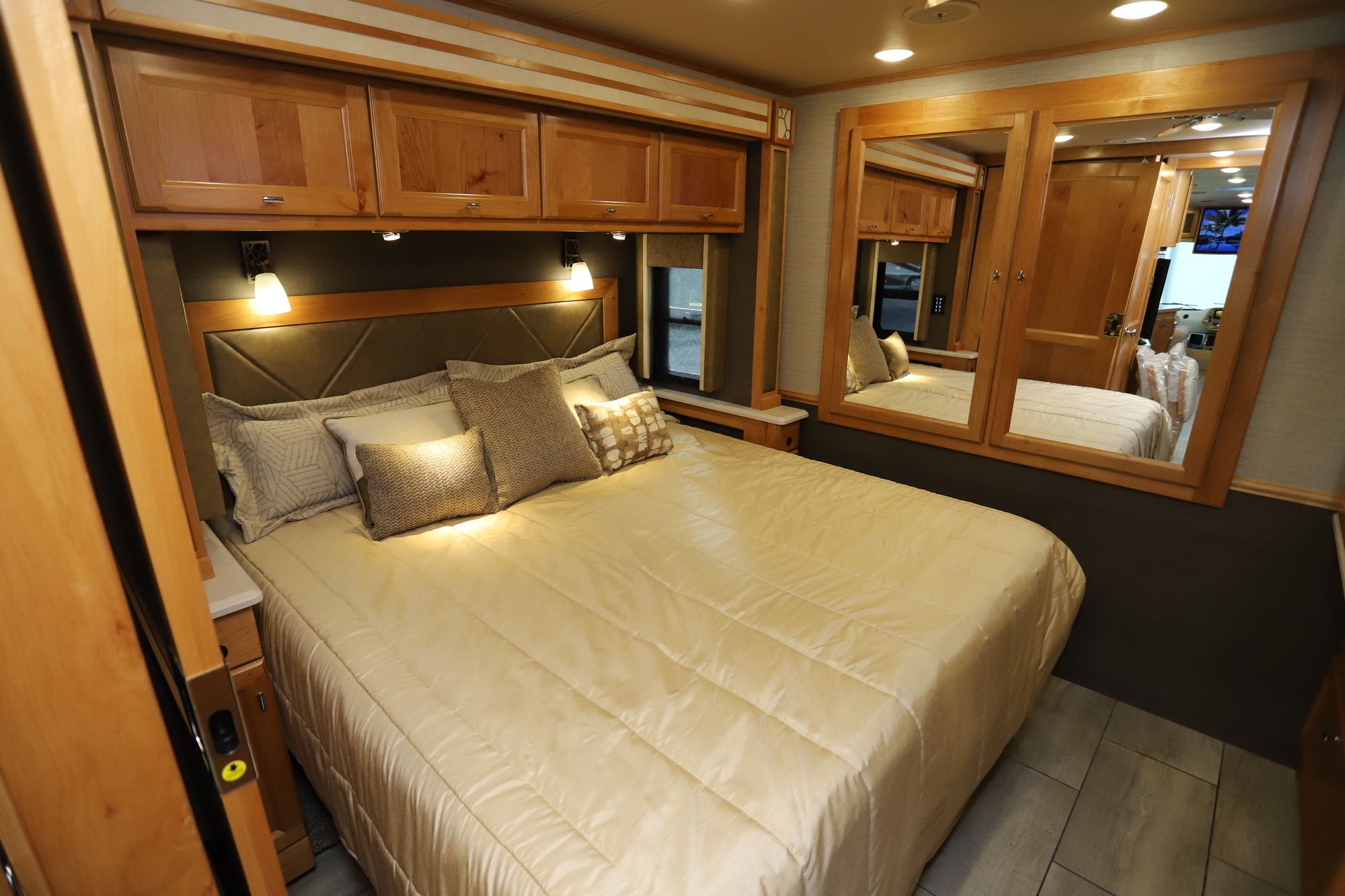 New 2021 Tiffin Motor Homes Allegro 32SA Class A  For Sale