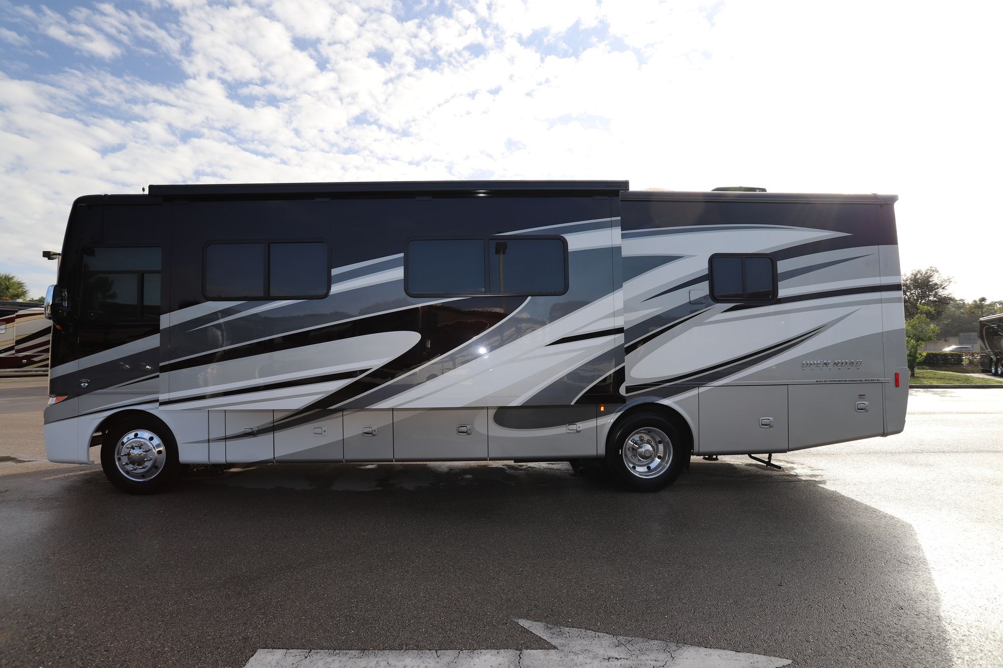 New 2021 Tiffin Motor Homes Allegro 32SA Class A  For Sale