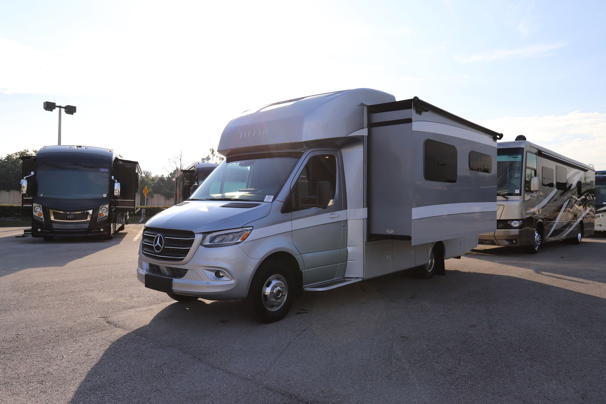 New 2021 Tiffin Motor Homes Wayfarer 25RW Class C  For Sale