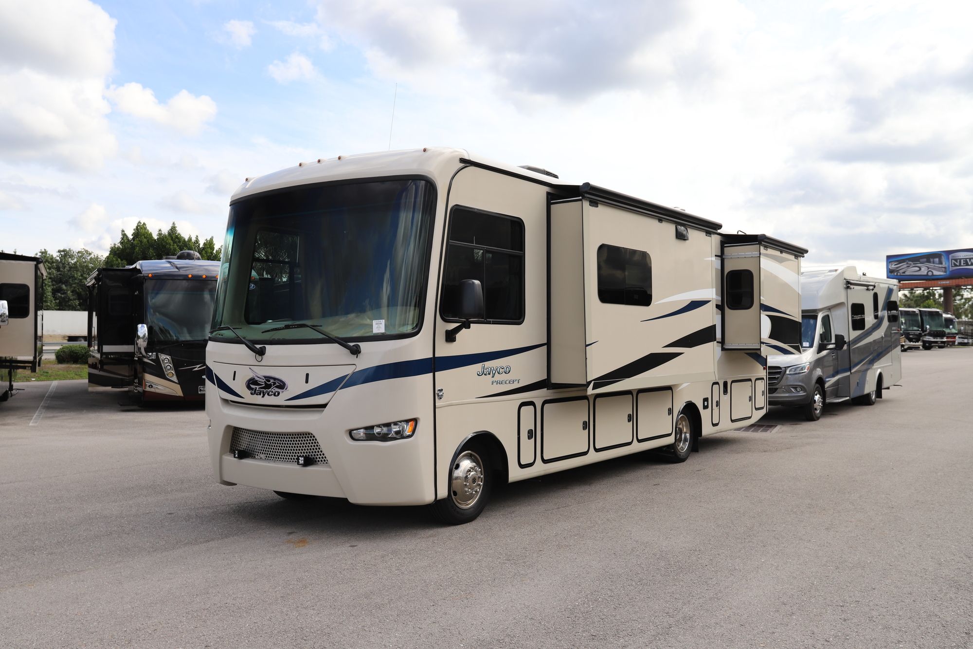 Used 2014 Jayco Precept 31UL Class A  For Sale