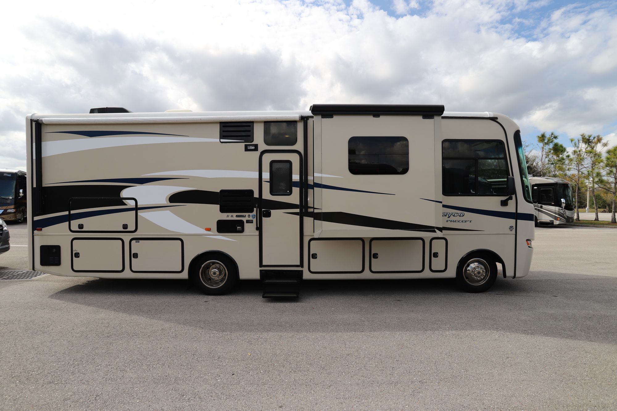 Used 2014 Jayco Precept 31UL Class A  For Sale