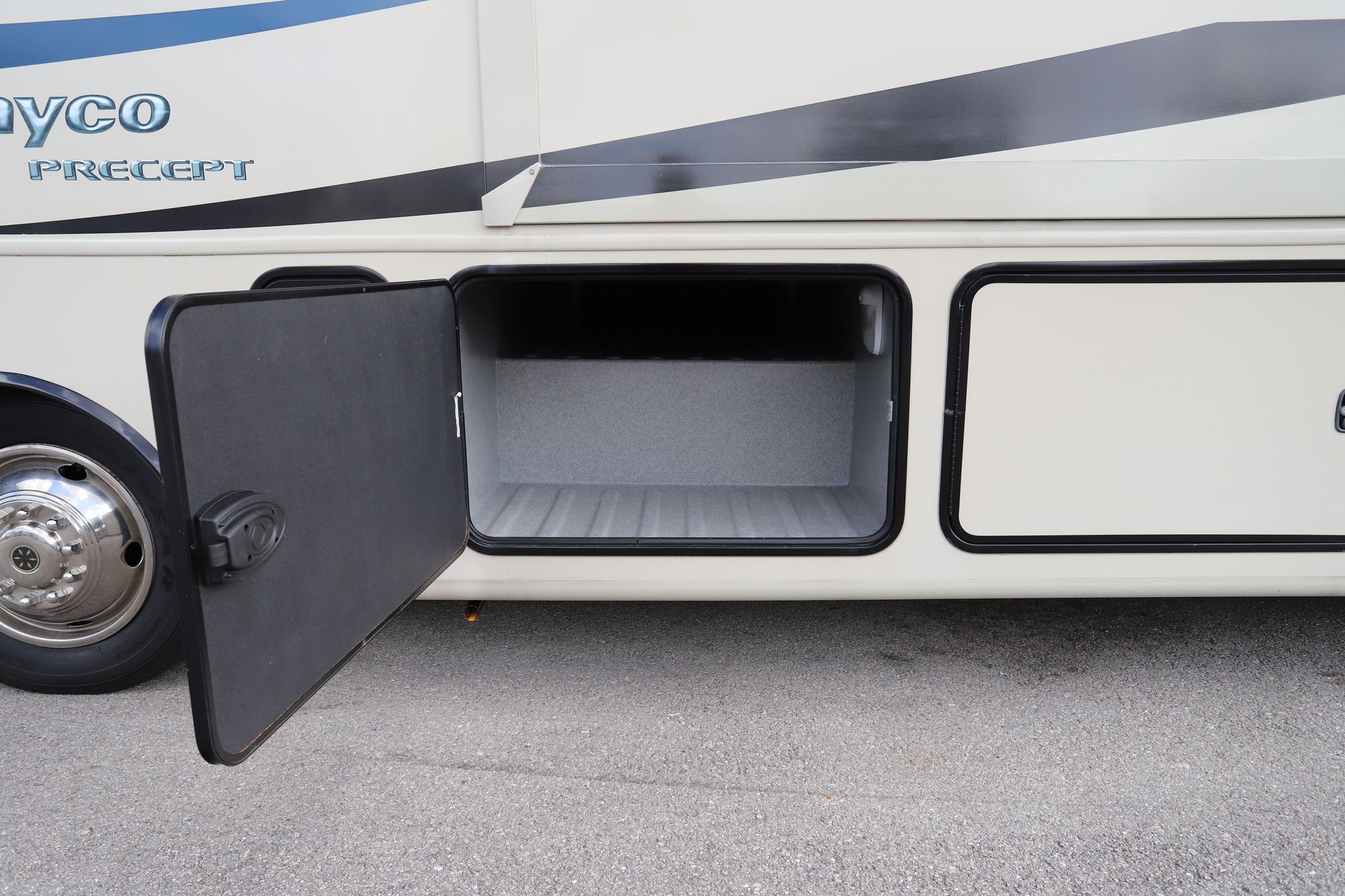 Used 2014 Jayco Precept 31UL Class A  For Sale