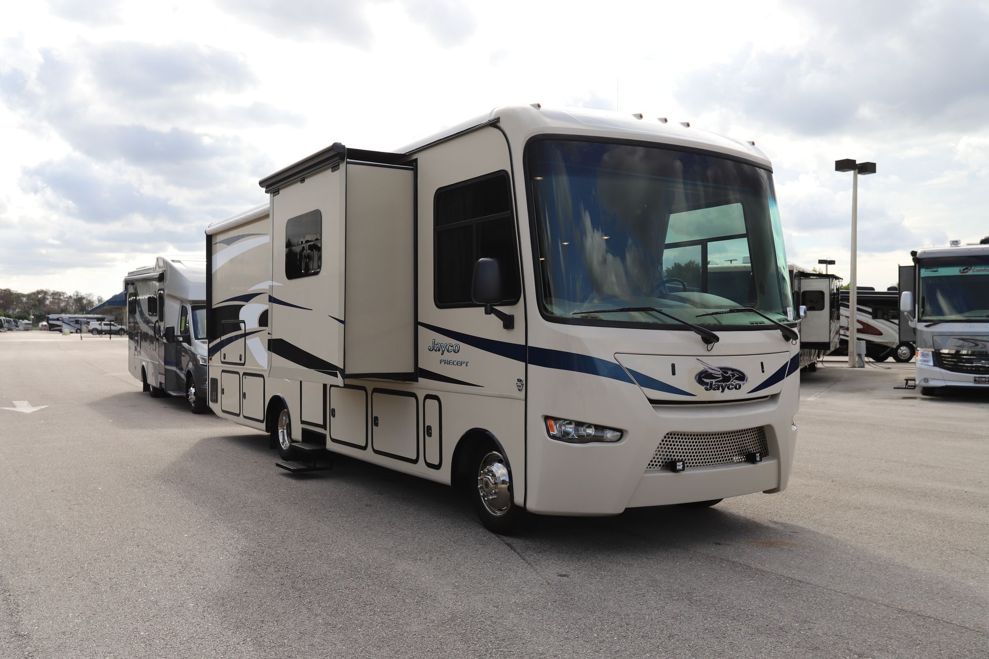 Used 2014 Jayco Precept 31UL Class A  For Sale