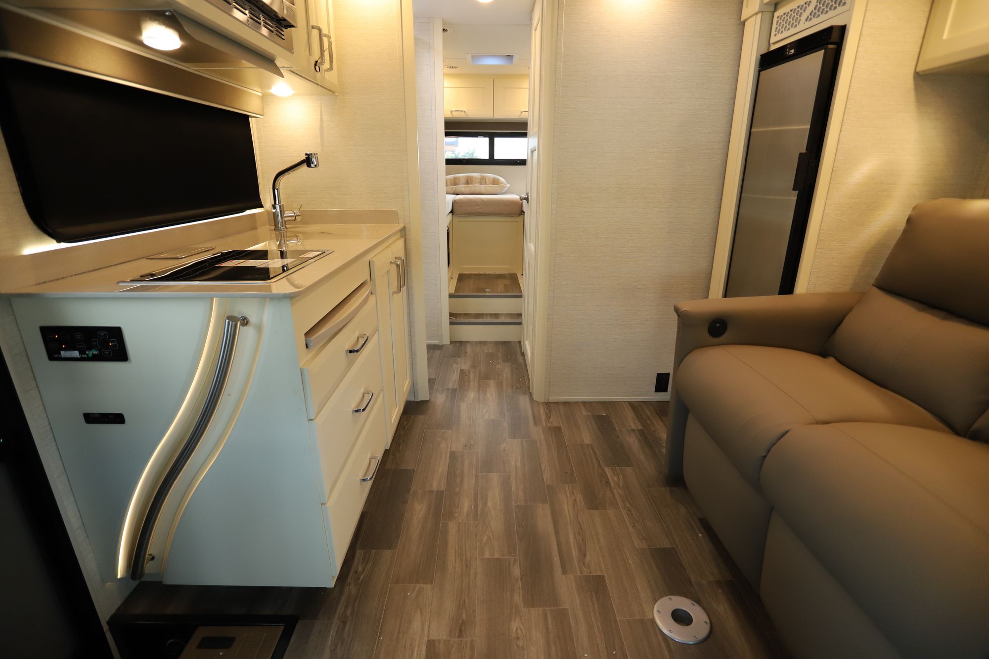 New 2021 Tiffin Motor Homes Wayfarer 25LW Class C  For Sale