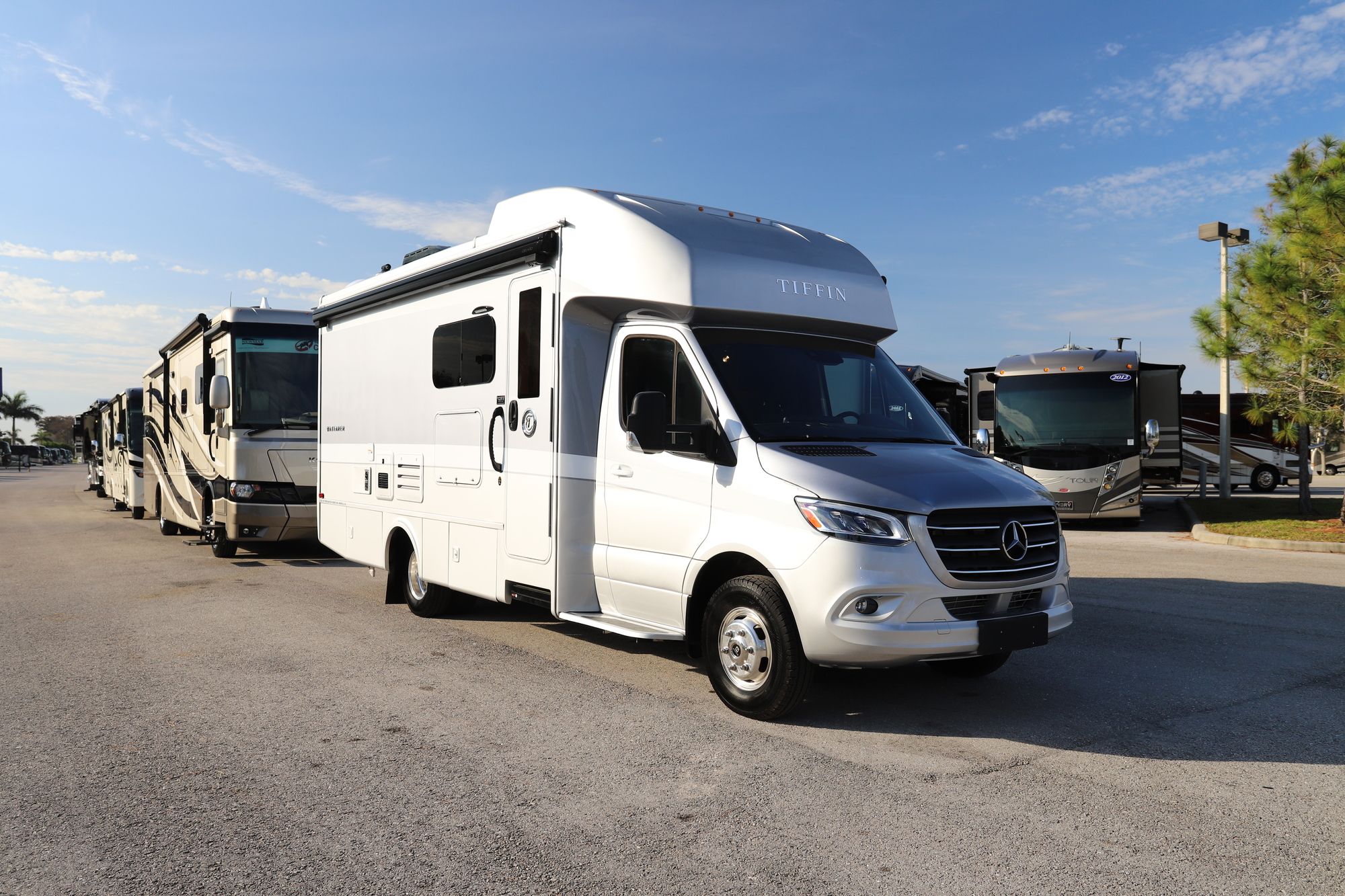 New 2021 Tiffin Motor Homes Wayfarer 25RW Class C  For Sale