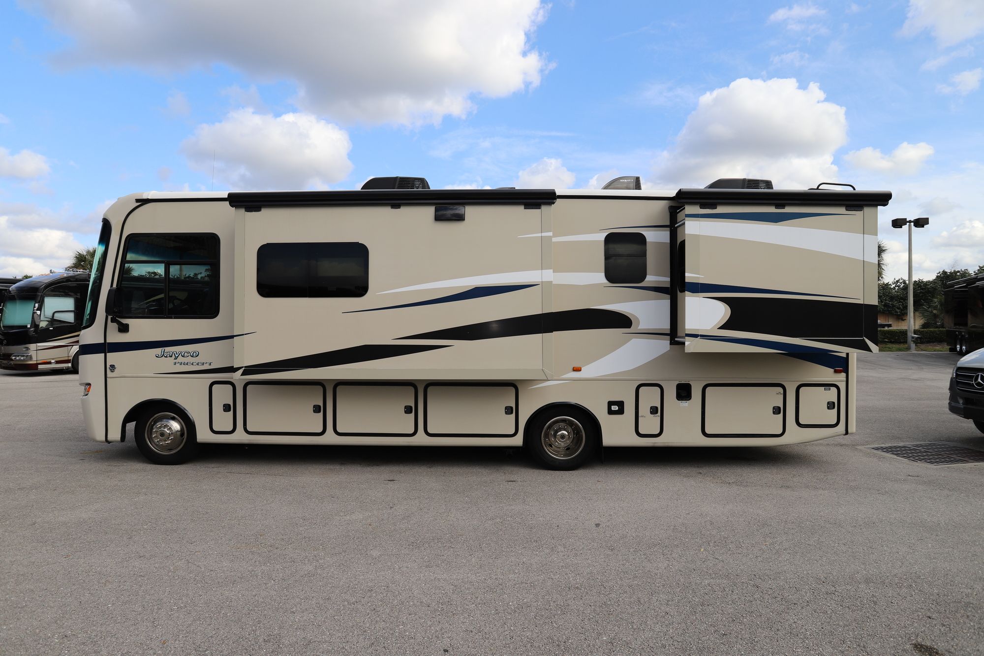 Used 2014 Jayco Precept 31UL Class A  For Sale