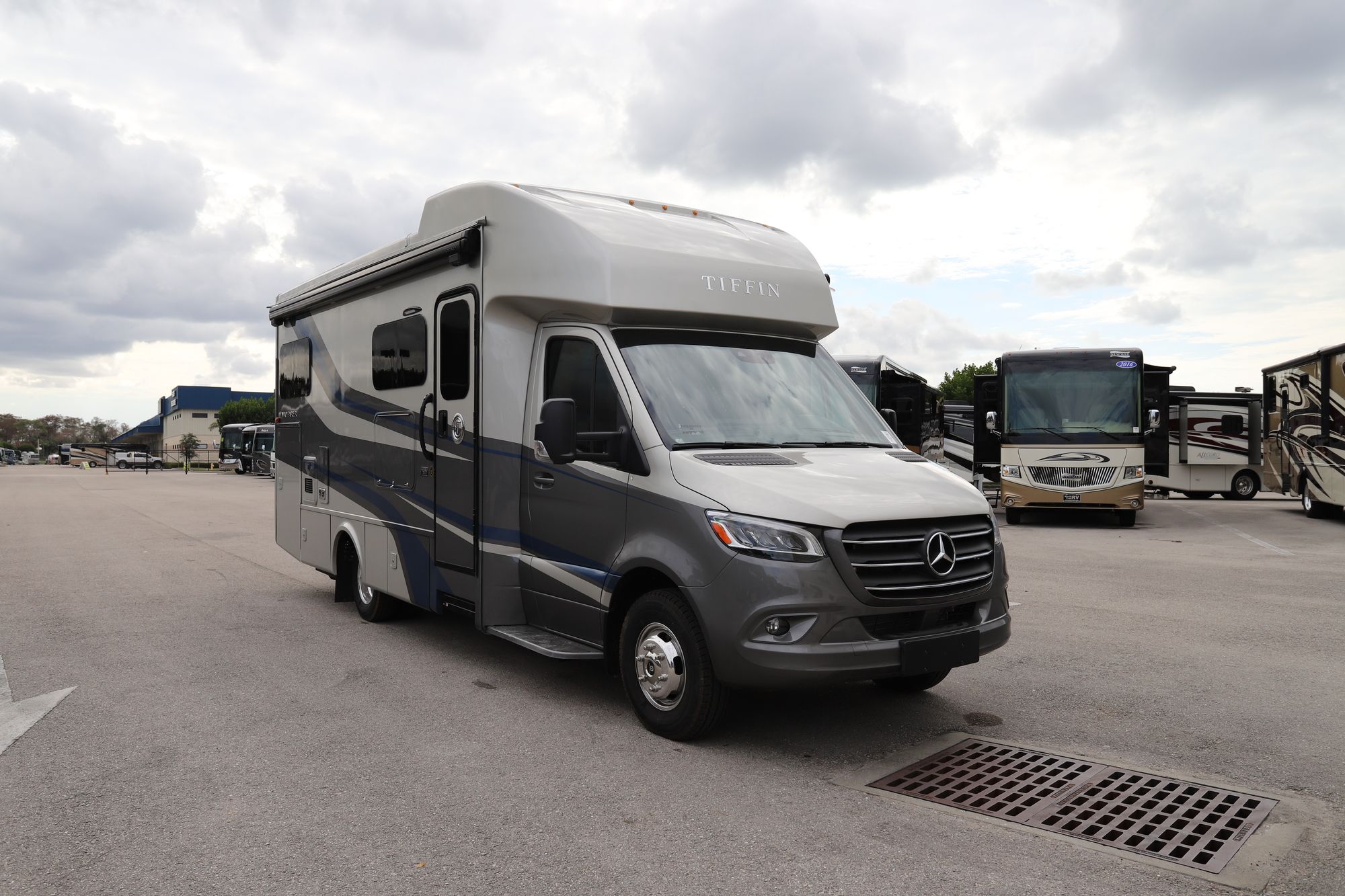 New 2021 Tiffin Motor Homes Wayfarer 25LW Class C  For Sale