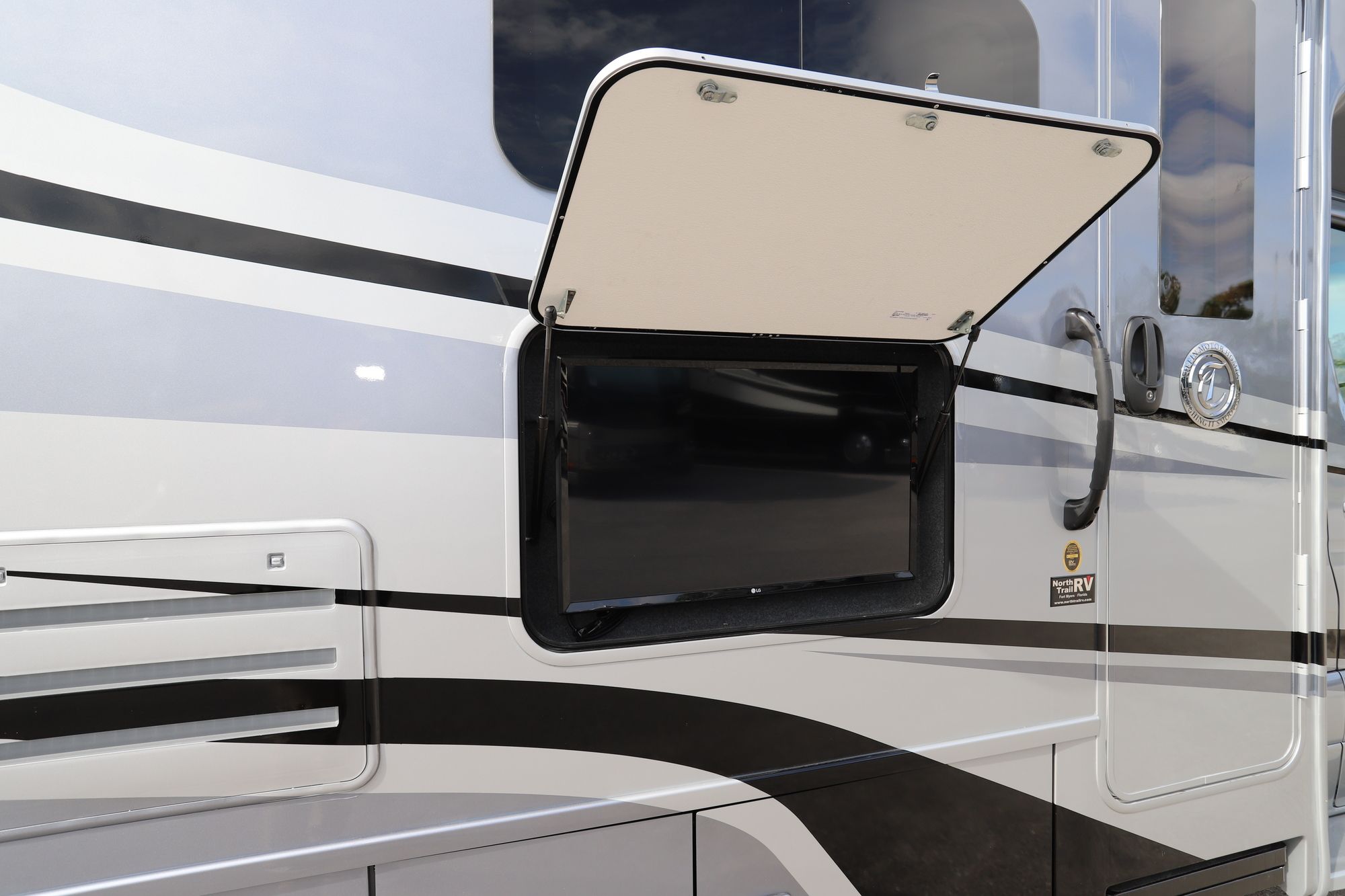 New 2021 Tiffin Motor Homes Wayfarer 25RW Class C  For Sale