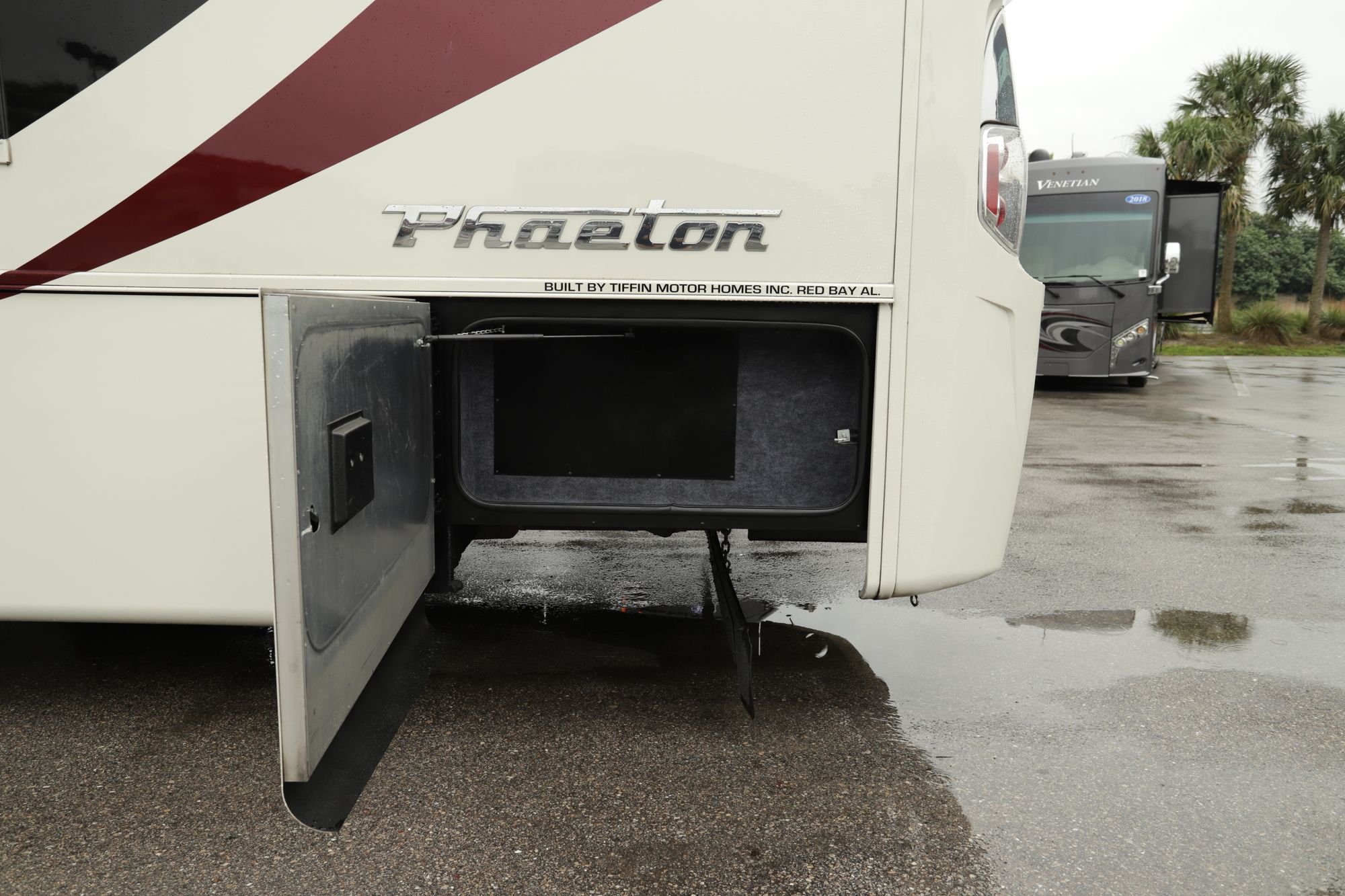 Used 2015 Tiffin Motor Homes Phaeton 40QBH Class A  For Sale